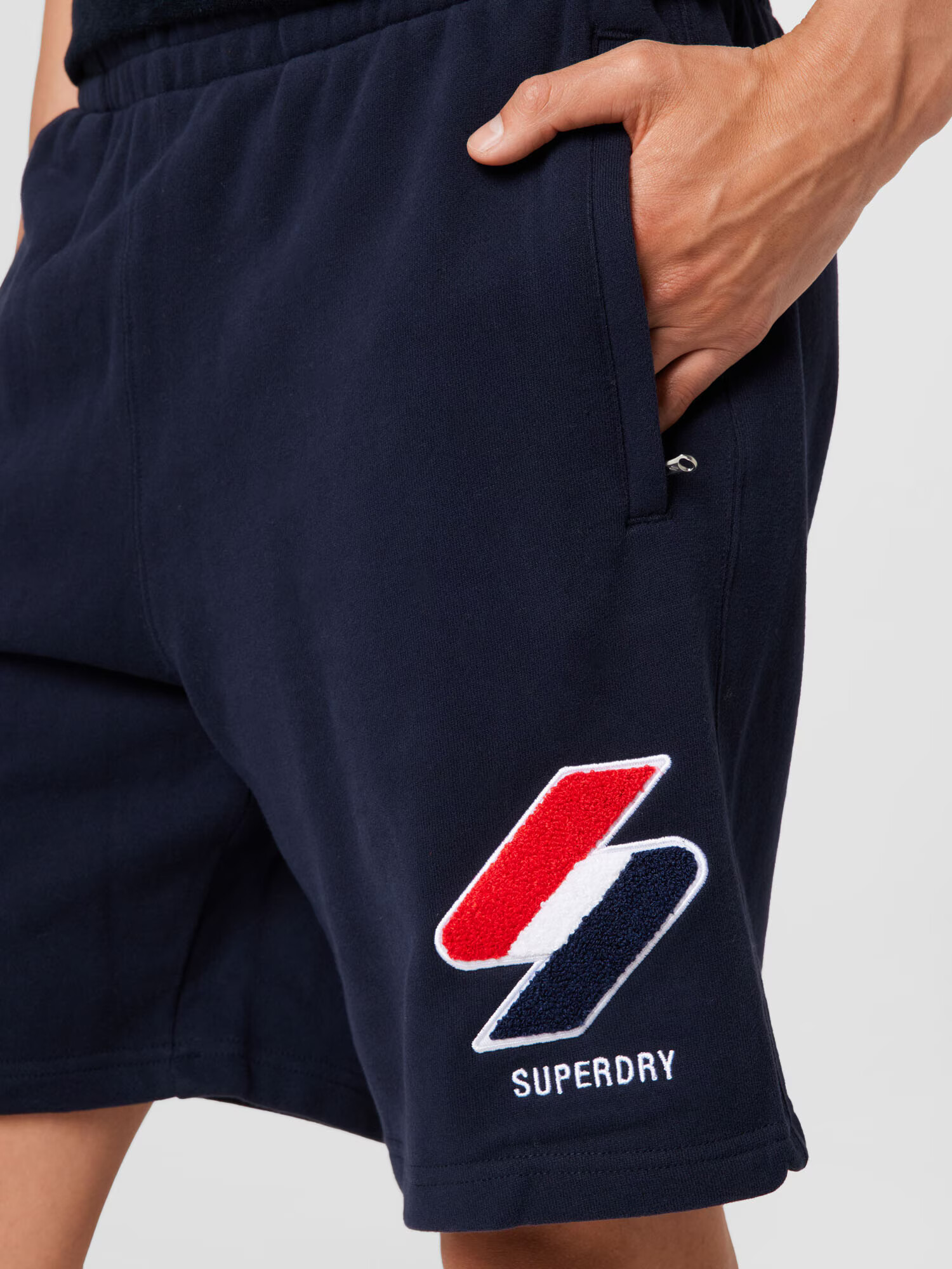 Superdry Nohavice námornícka modrá / jasne červená / biela - Pepit.sk