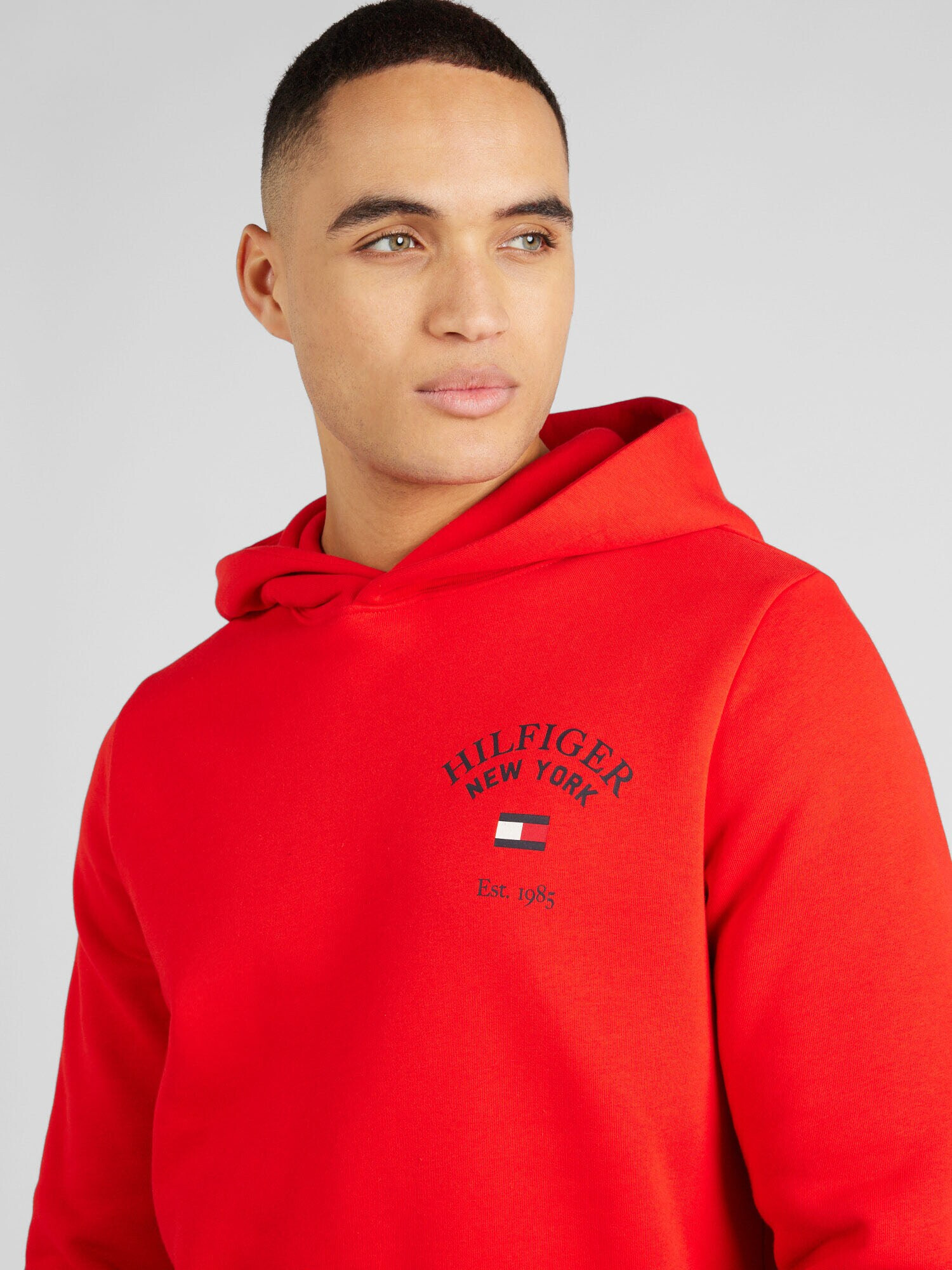 TOMMY HILFIGER Mikina 'Arched Varsity' námornícka modrá / červená / biela - Pepit.sk