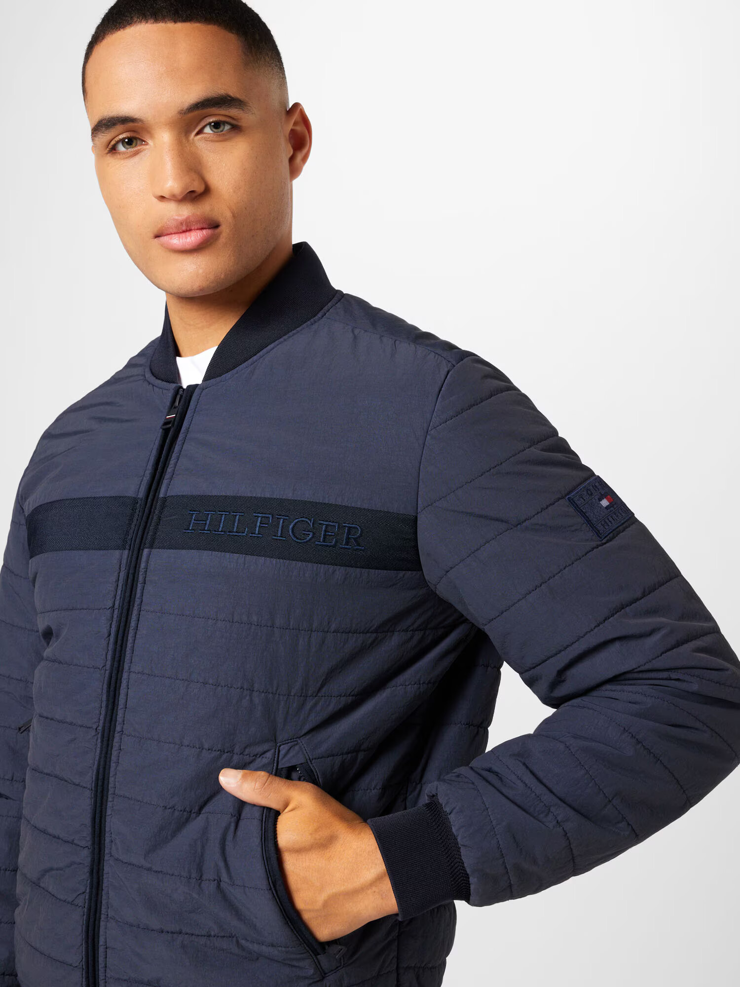 TOMMY HILFIGER Prechodná bunda námornícka modrá - Pepit.sk