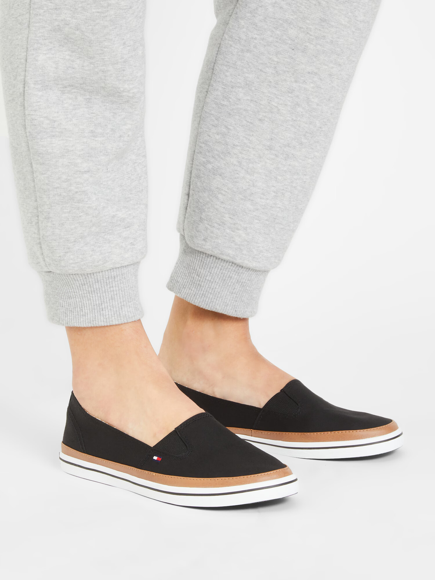 TOMMY HILFIGER Slip-on obuv 'Kesha' koňaková / čierna - Pepit.sk