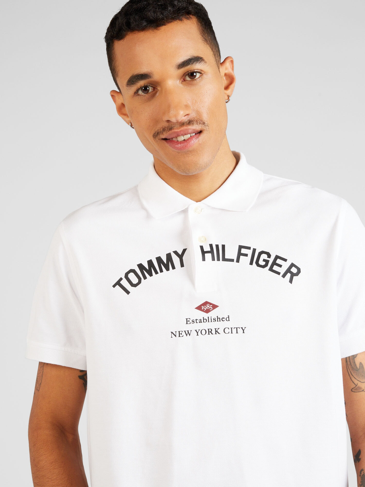 TOMMY HILFIGER Tričko červená / čierna / šedobiela - Pepit.sk