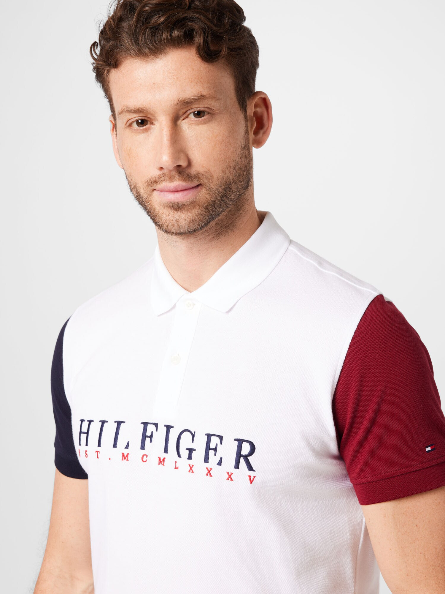 TOMMY HILFIGER Tričko námornícka modrá / červená / biela - Pepit.sk