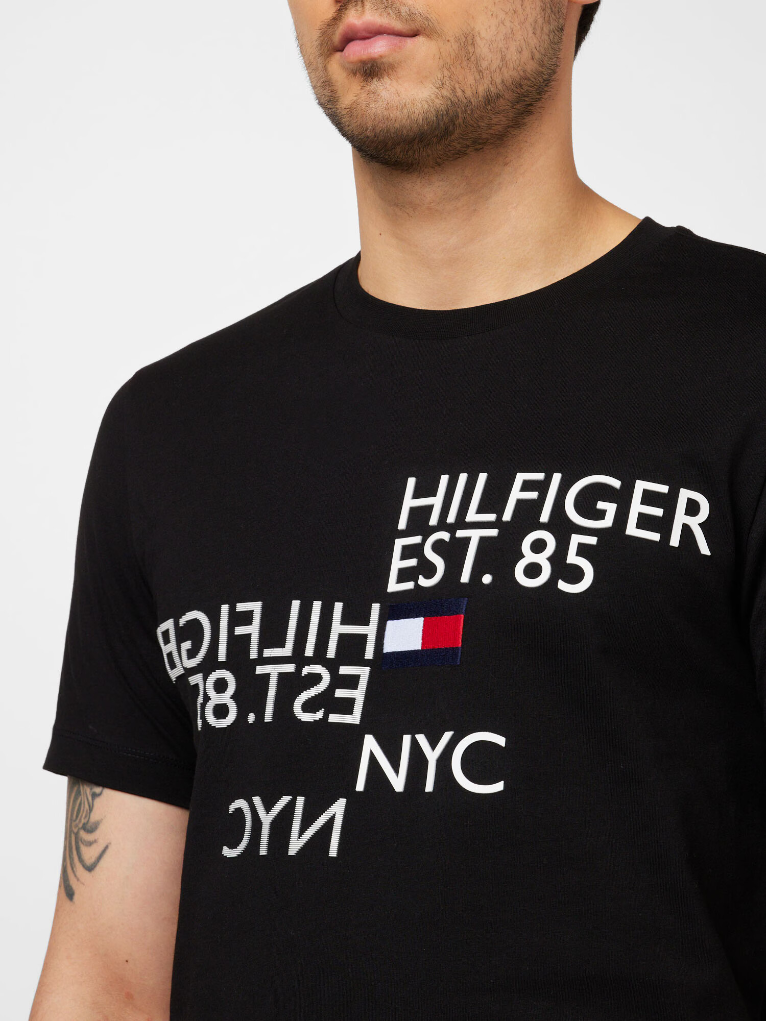 TOMMY HILFIGER Tričko námornícka modrá / červená / čierna / biela - Pepit.sk