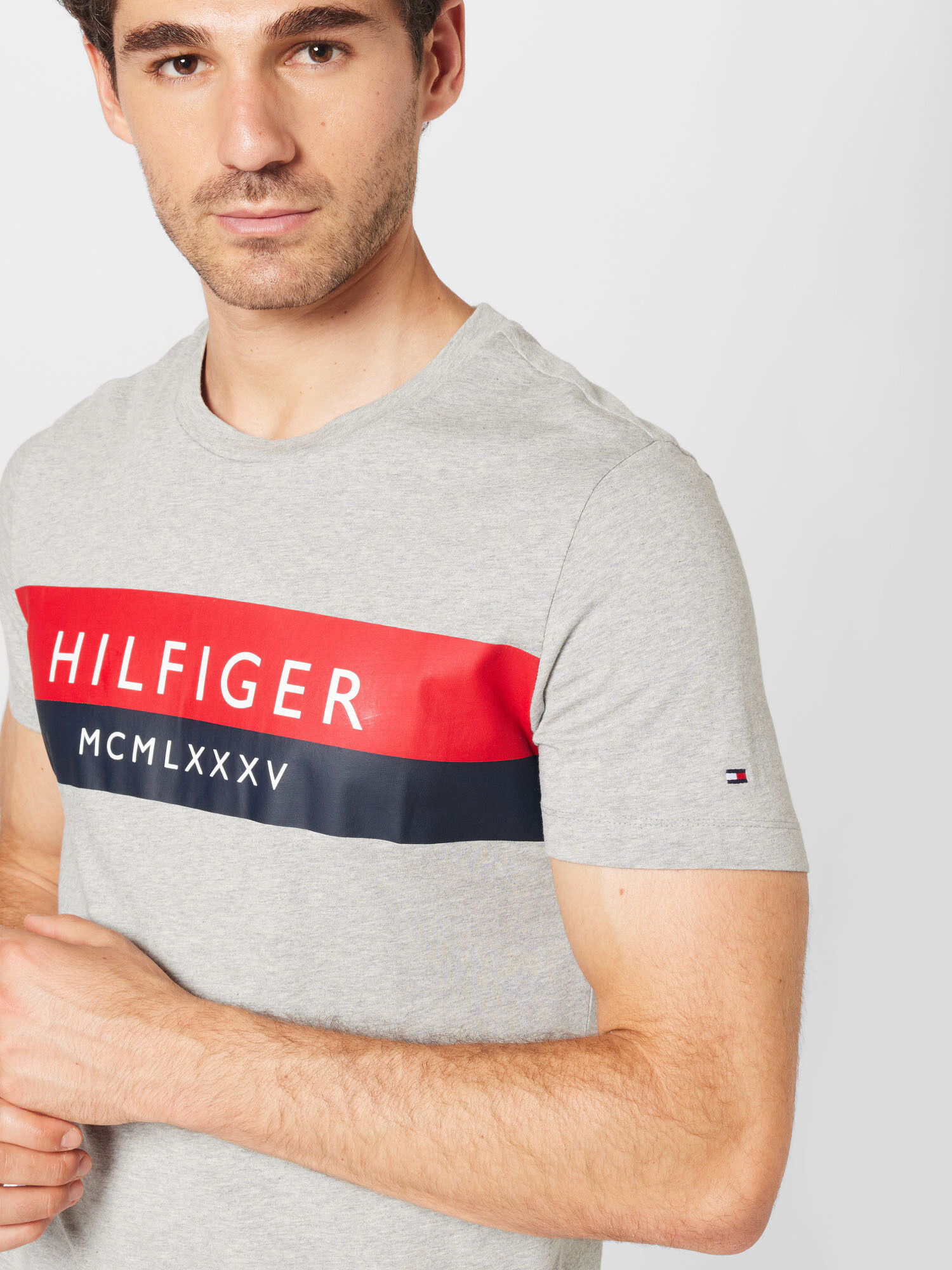 TOMMY HILFIGER Tričko sivá melírovaná / ohnivo červená / čierna / biela - Pepit.sk