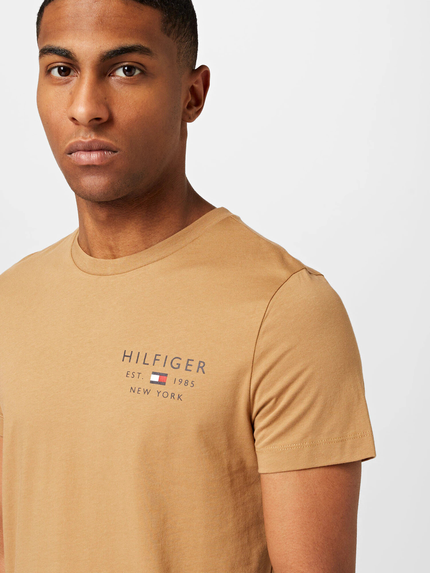 TOMMY HILFIGER Tričko svetlohnedá / červená / čierna / biela - Pepit.sk