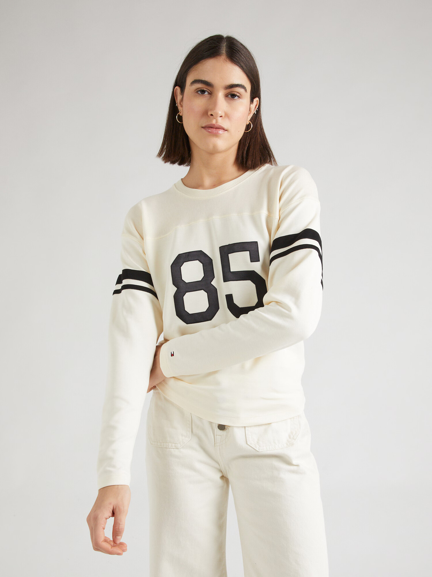 TOMMY HILFIGER Tričko 'Varsity 85' béžová / čierna - Pepit.sk