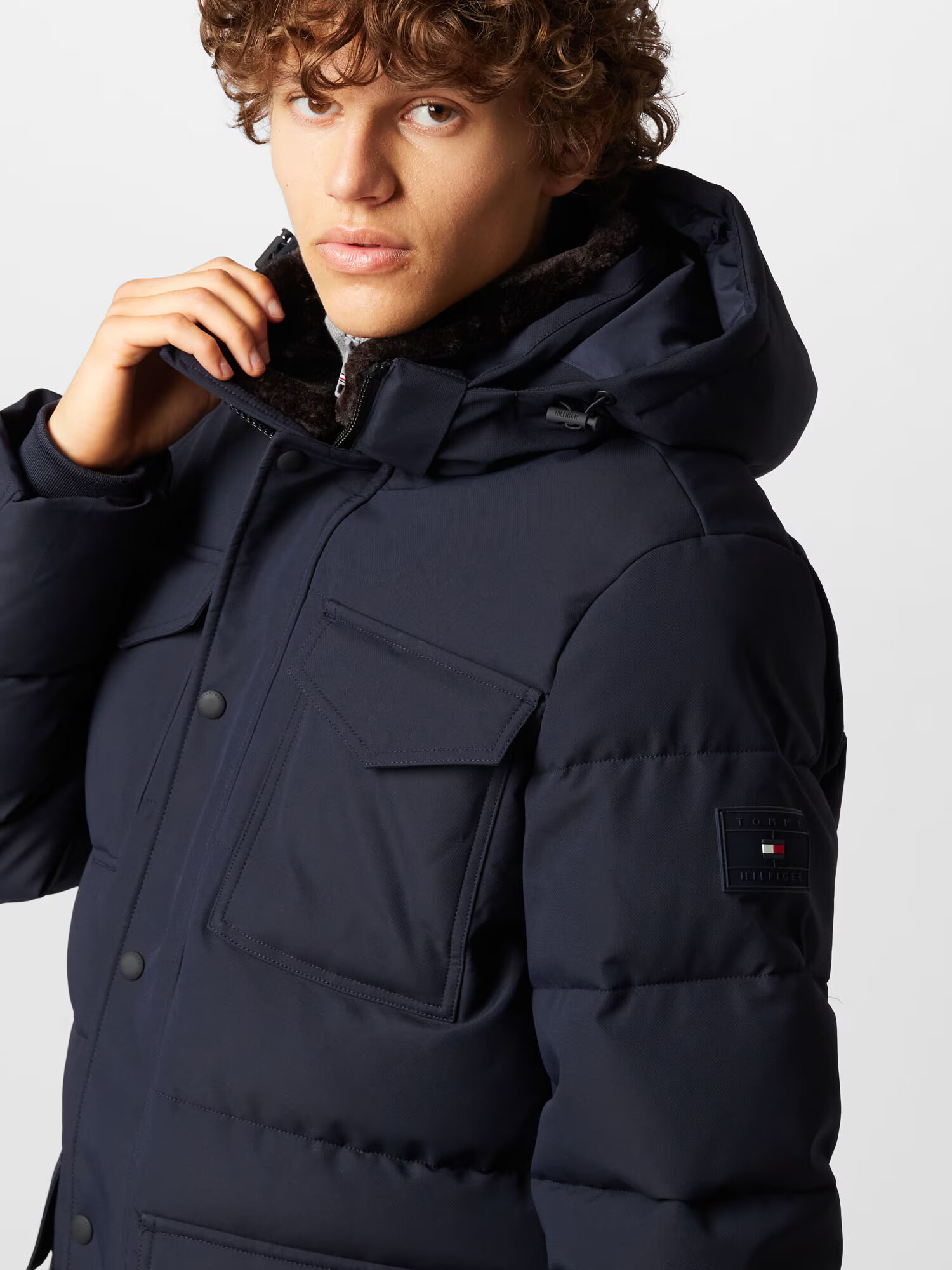 TOMMY HILFIGER Zimná parka námornícka modrá - Pepit.sk