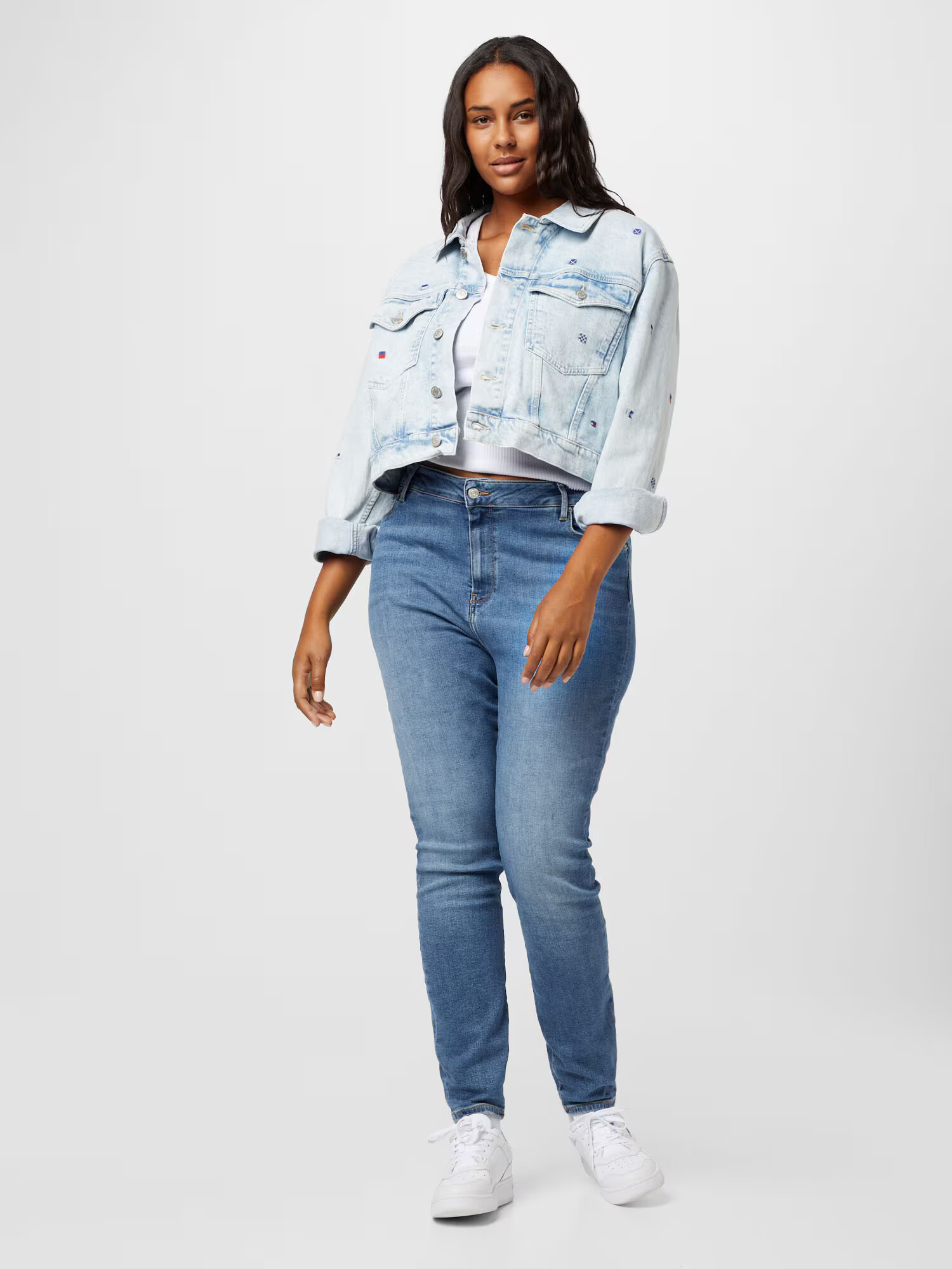 Tommy Jeans Curve Prechodná bunda 'CLAIRE' modrá denim / tmavomodrá / jasne červená / prírodná biela - Pepit.sk