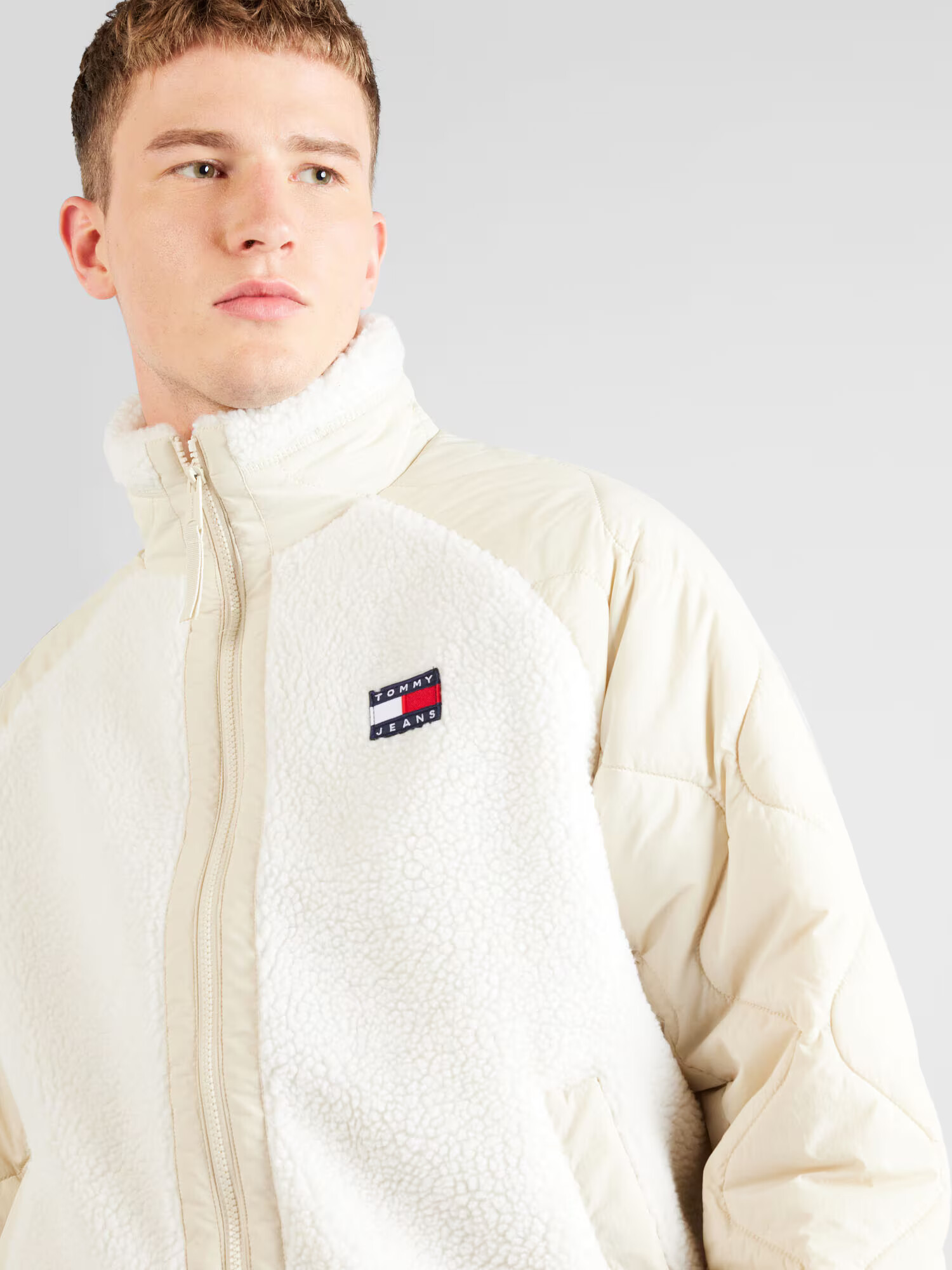 Tommy Jeans Flisová bunda béžová / námornícka modrá / červená / biela - Pepit.sk