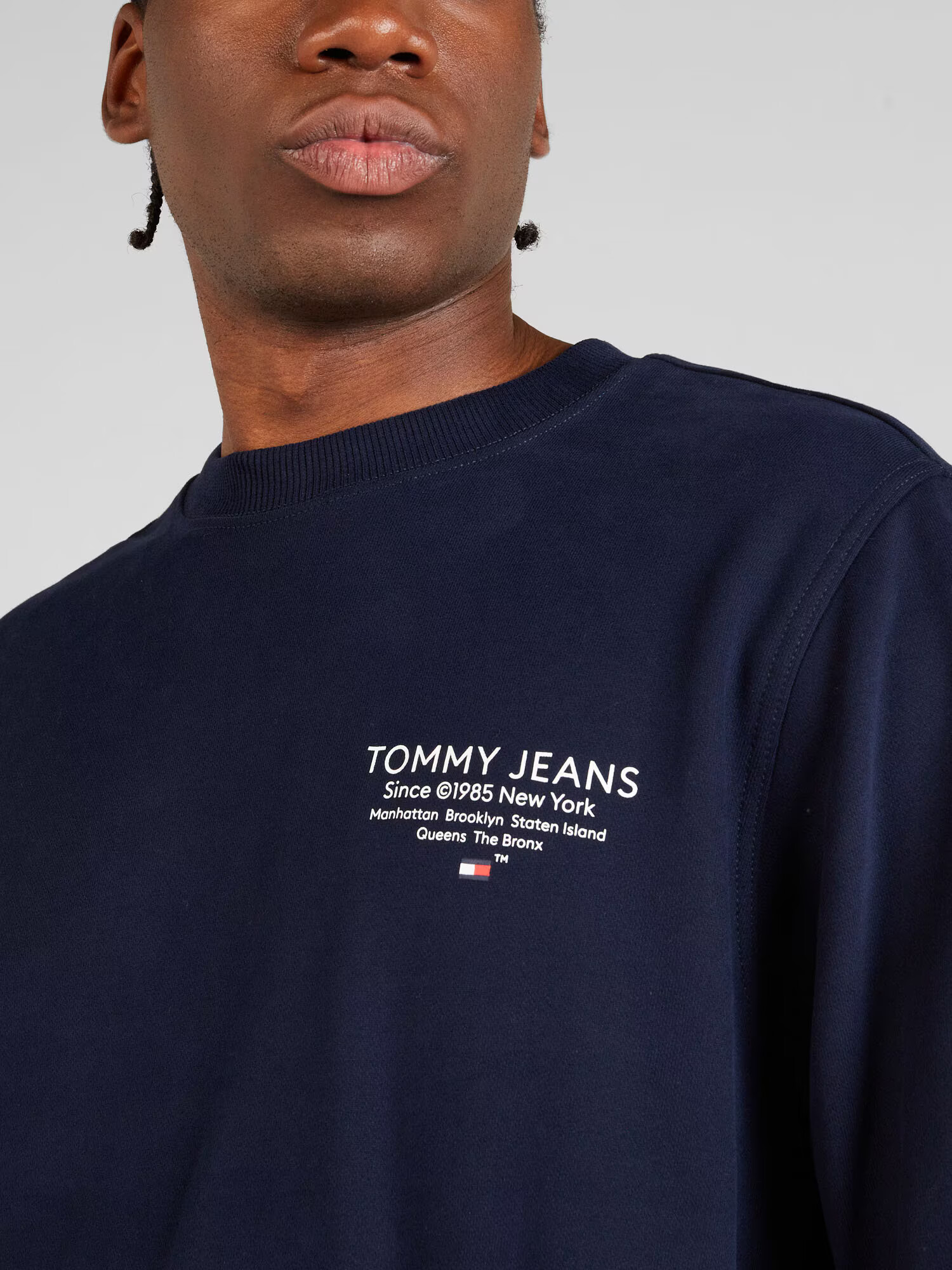 Tommy Jeans Mikina 'ESSENTIAL' námornícka modrá / biela - Pepit.sk