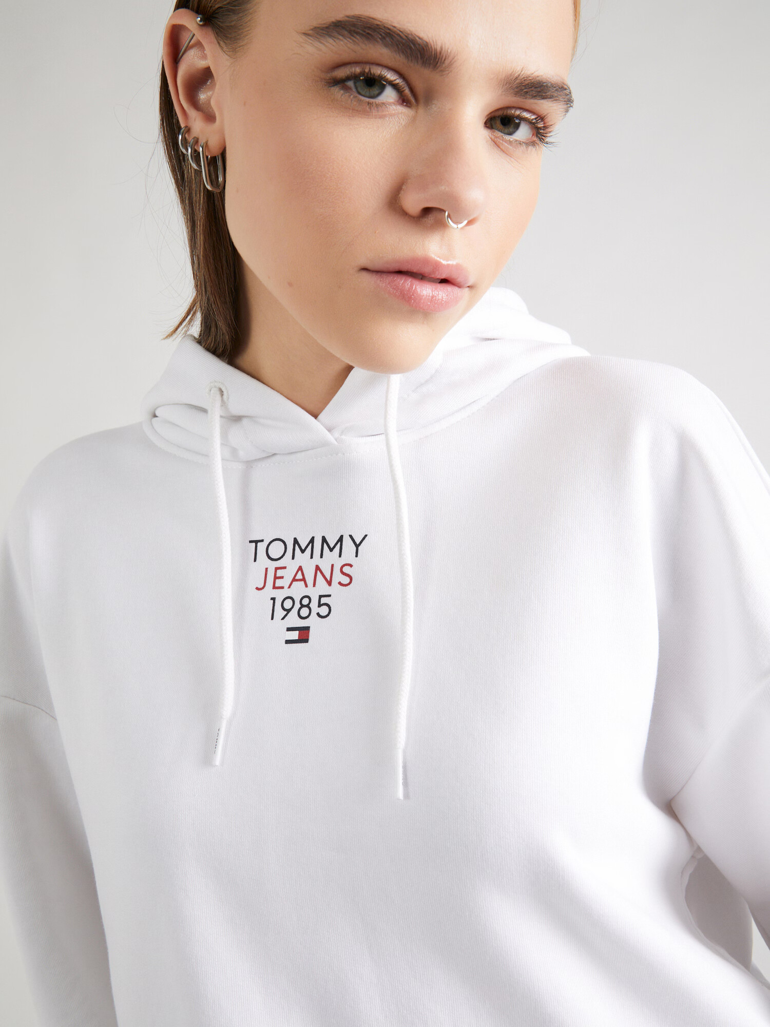 Tommy Jeans Mikina 'Essential' námornícka modrá / červená / biela - Pepit.sk