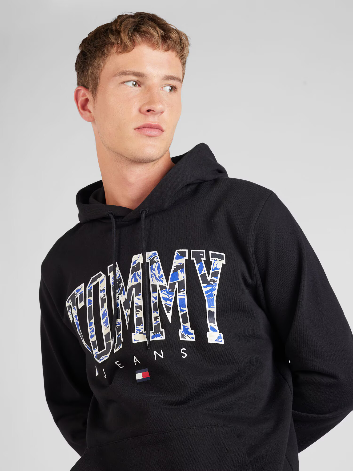 Tommy Jeans Mikina modrá / červená / čierna / biela - Pepit.sk