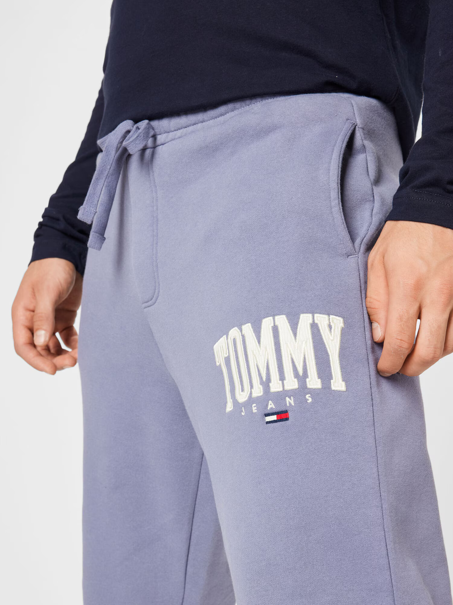 Tommy Jeans Nohavice námornícka modrá / dymovo modrá / červená / biela - Pepit.sk