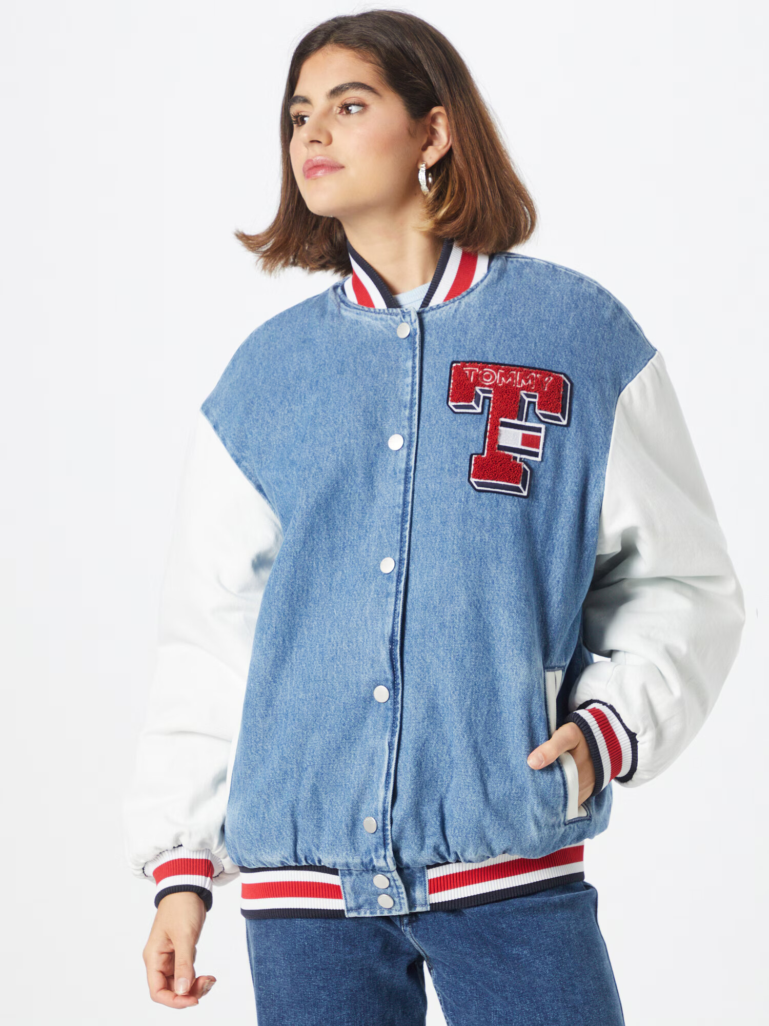 Tommy Jeans Prechodná bunda námornícka modrá / modrá denim / ohnivo červená / biela - Pepit.sk