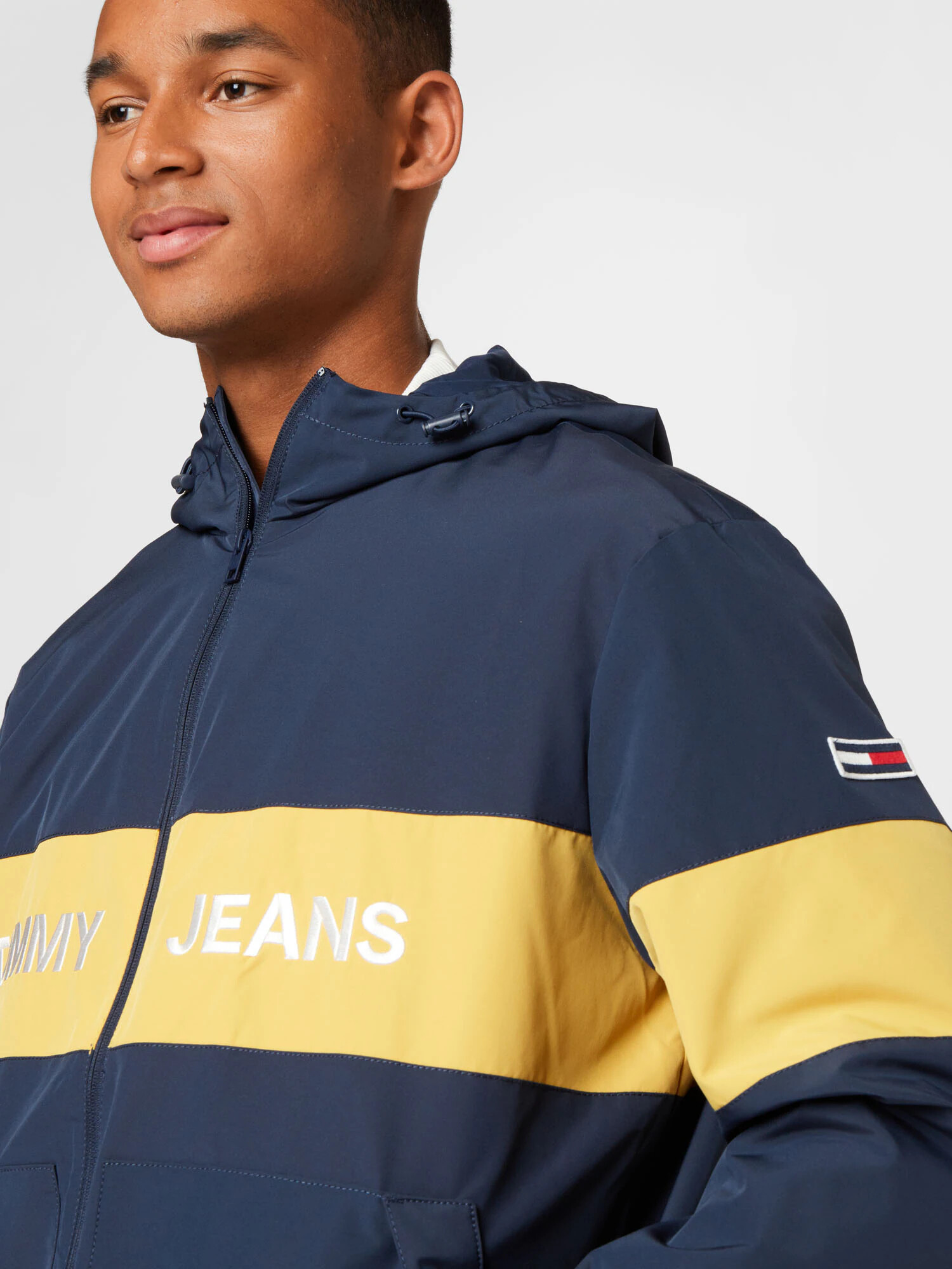 Tommy Jeans Prechodná bunda námornícka modrá / žltá / biela - Pepit.sk