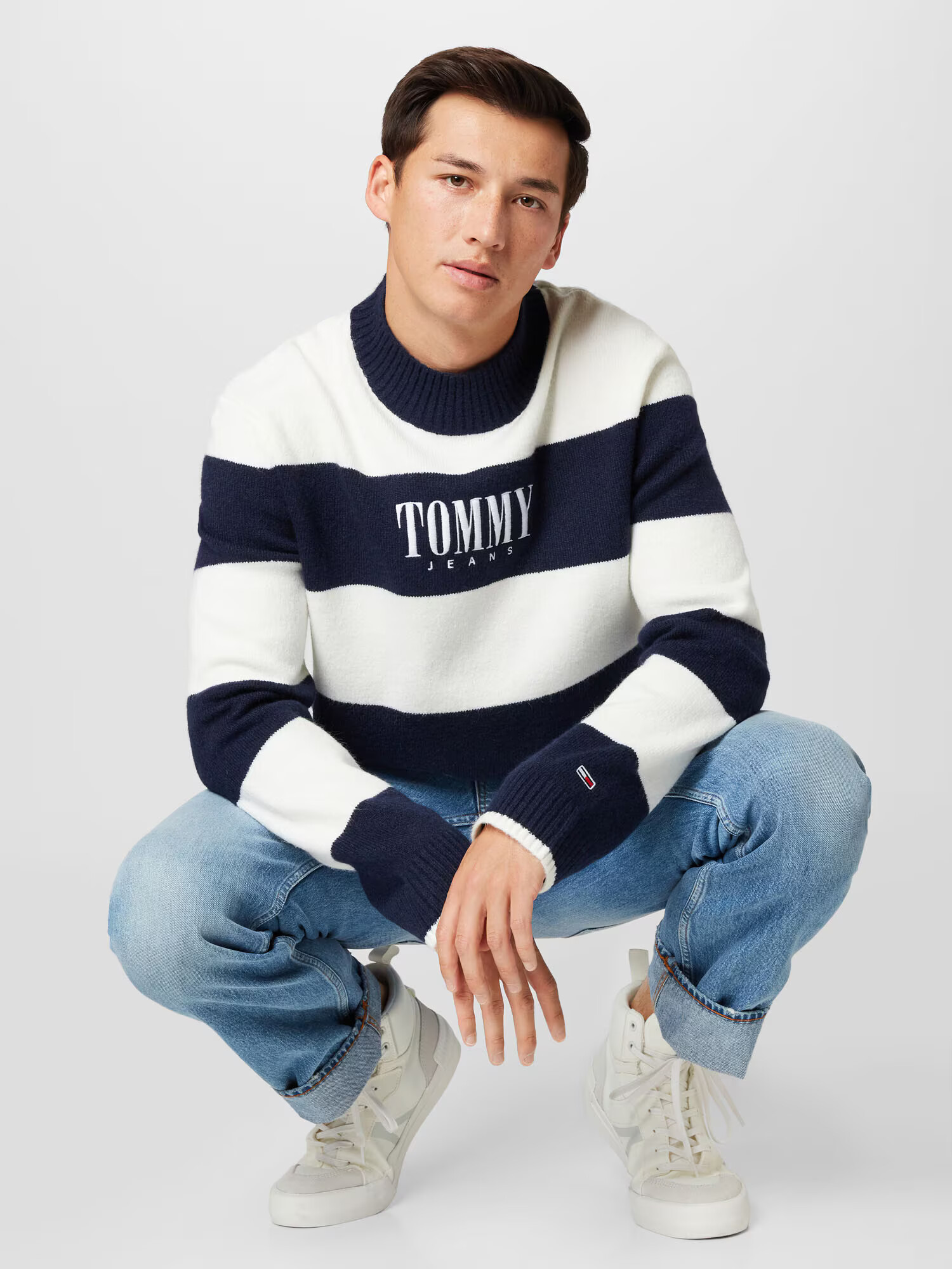 Tommy Jeans Sveter námornícka modrá / ohnivo červená / biela - Pepit.sk