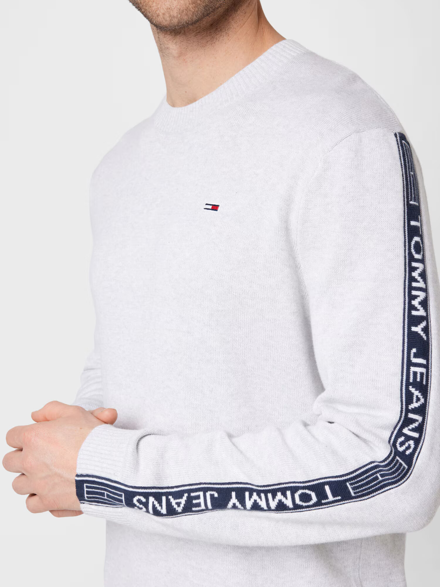 Tommy Jeans Sveter tmavomodrá / svetlosivá / červená - Pepit.sk