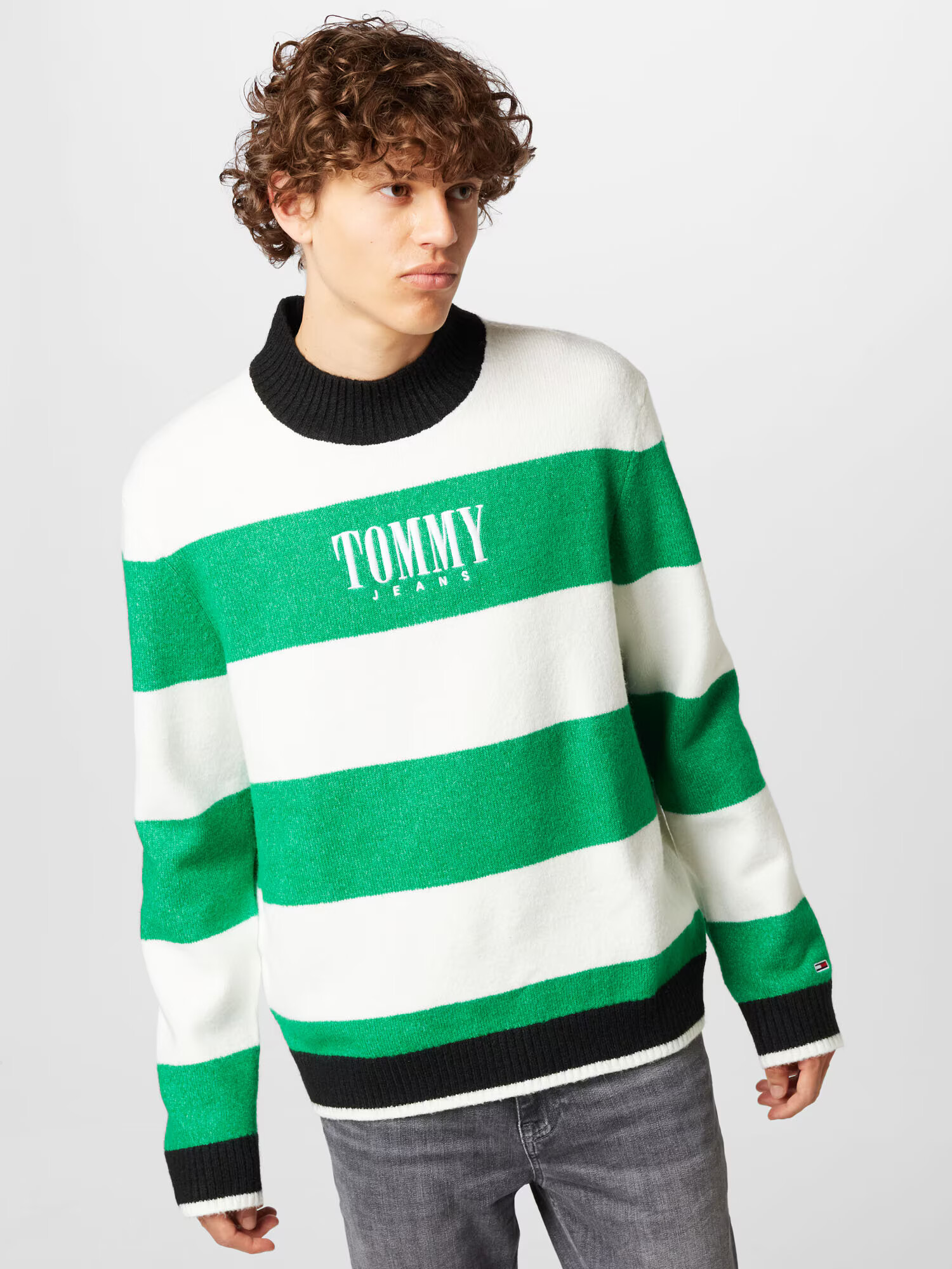 Tommy Jeans Sveter trávovo zelená / čierna / biela - Pepit.sk