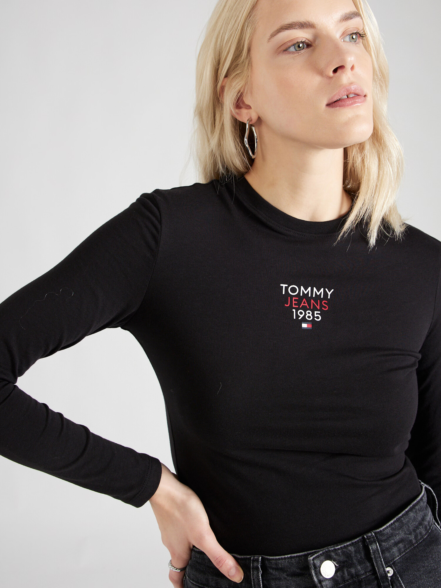 Tommy Jeans Tričko 'ESSENTIAL' krvavo červená / čierna / biela - Pepit.sk