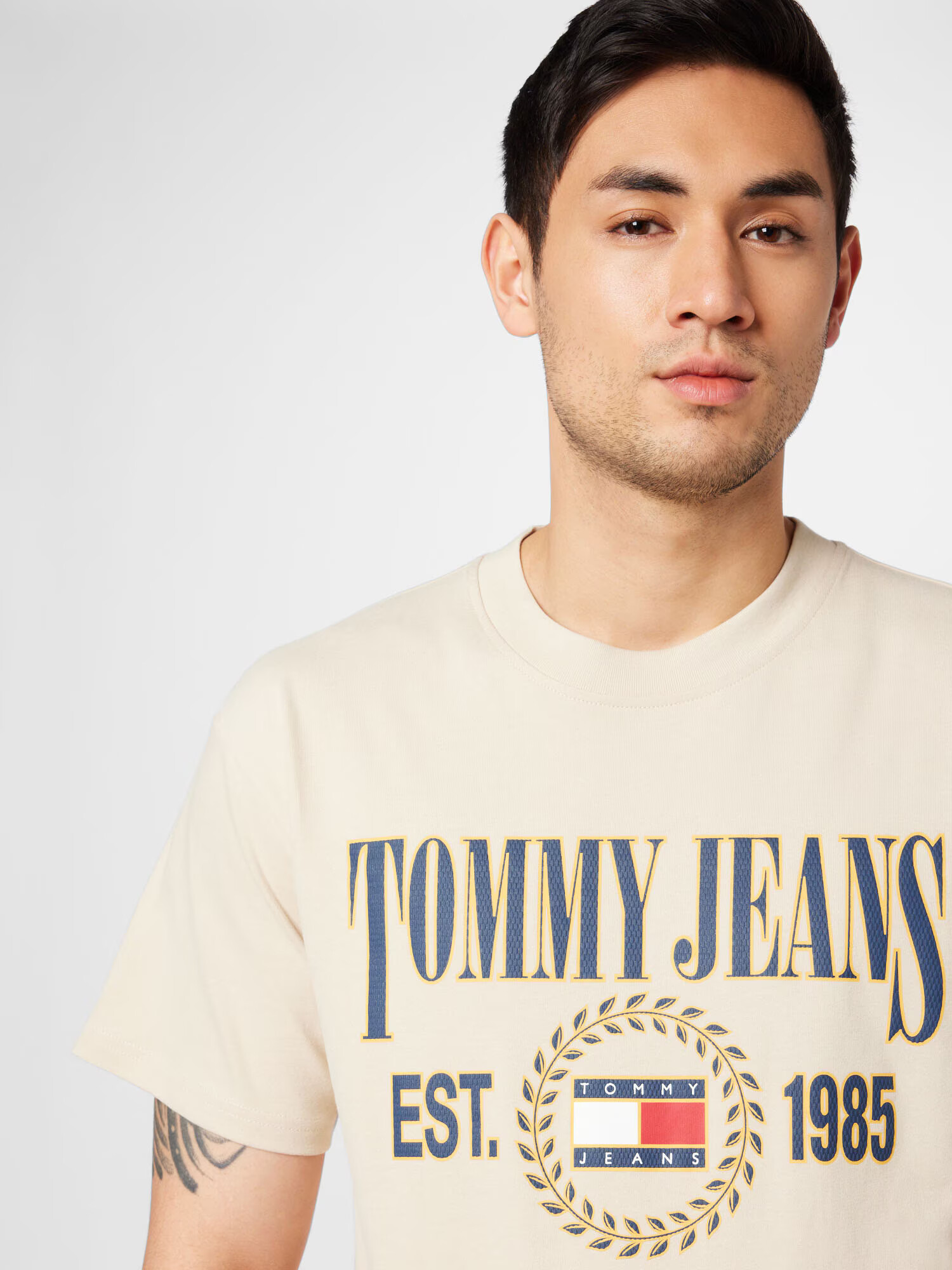 Tommy Jeans Tričko krémová / námornícka modrá / červená / biela - Pepit.sk