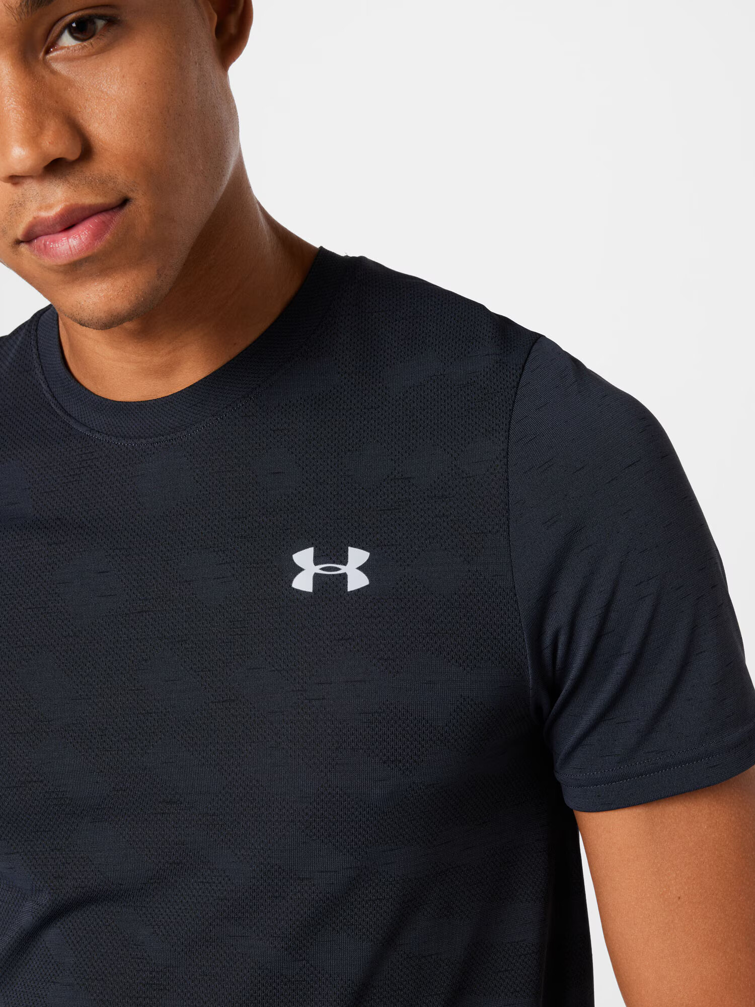 UNDER ARMOUR Funkčné tričko 'Radial' čierna / biela - Pepit.sk