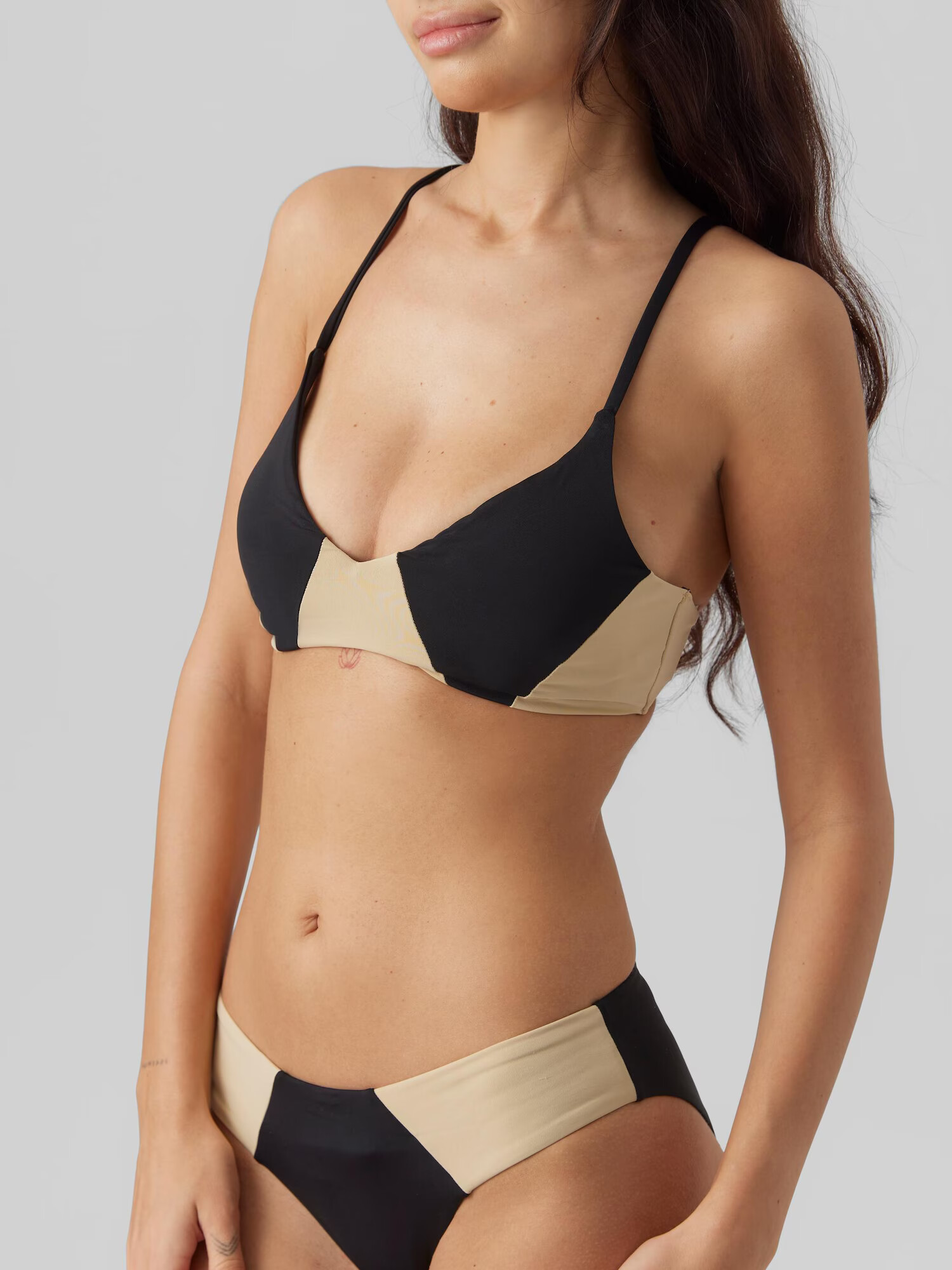 VERO MODA Bikinový top 'EMMA' krémová / čierna - Pepit.sk