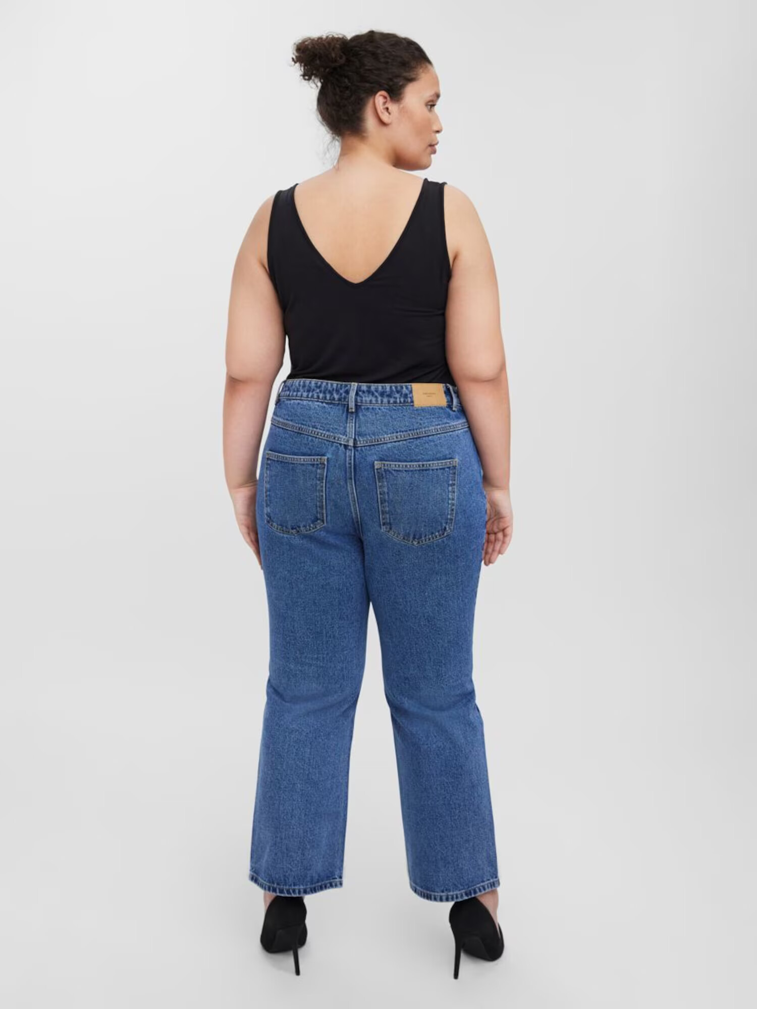 Vero Moda Curve Džínsy 'Kithy' modrá denim - Pepit.sk