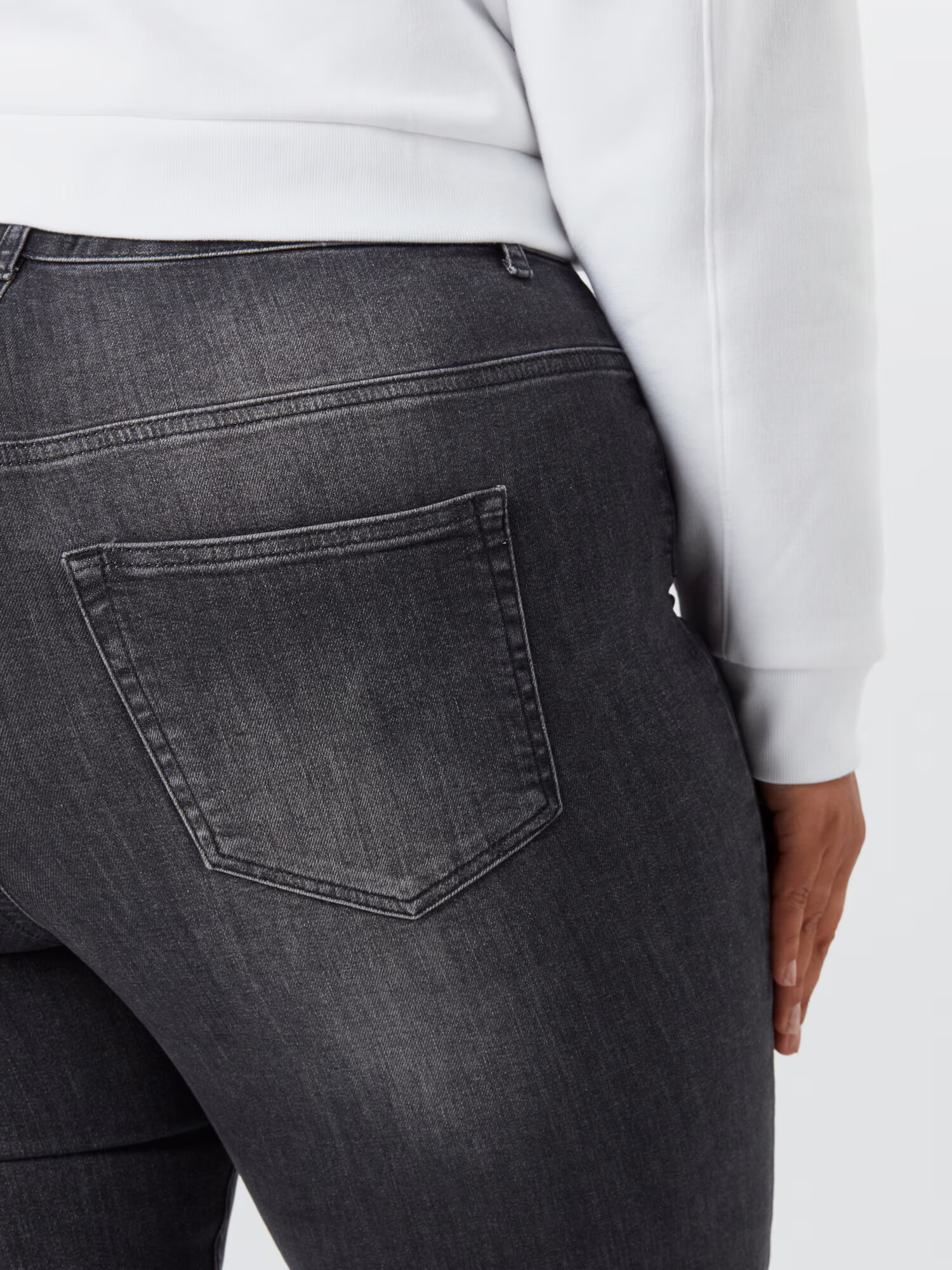 Vero Moda Curve Džínsy 'LORA' čierny denim - Pepit.sk