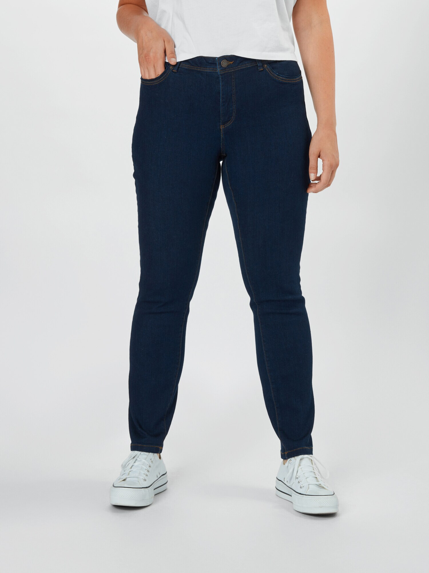 Vero Moda Curve Džínsy 'Manya' modrá denim - Pepit.sk