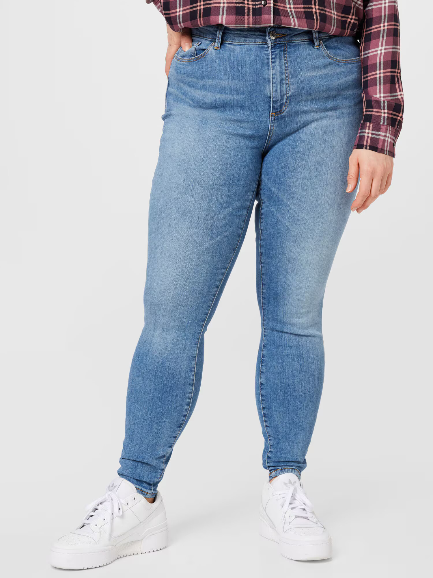 Vero Moda Curve Džínsy 'Sophia' modrá denim - Pepit.sk