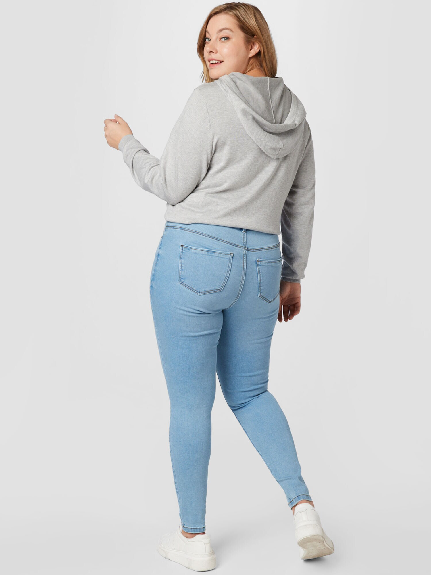 Vero Moda Curve Džínsy 'Tanya' modrá denim - Pepit.sk