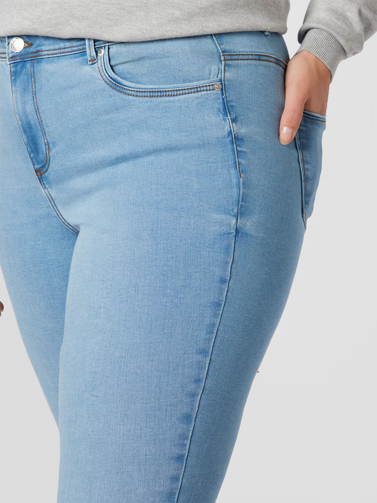 Vero Moda Curve Džínsy 'Tanya' modrá denim - Pepit.sk