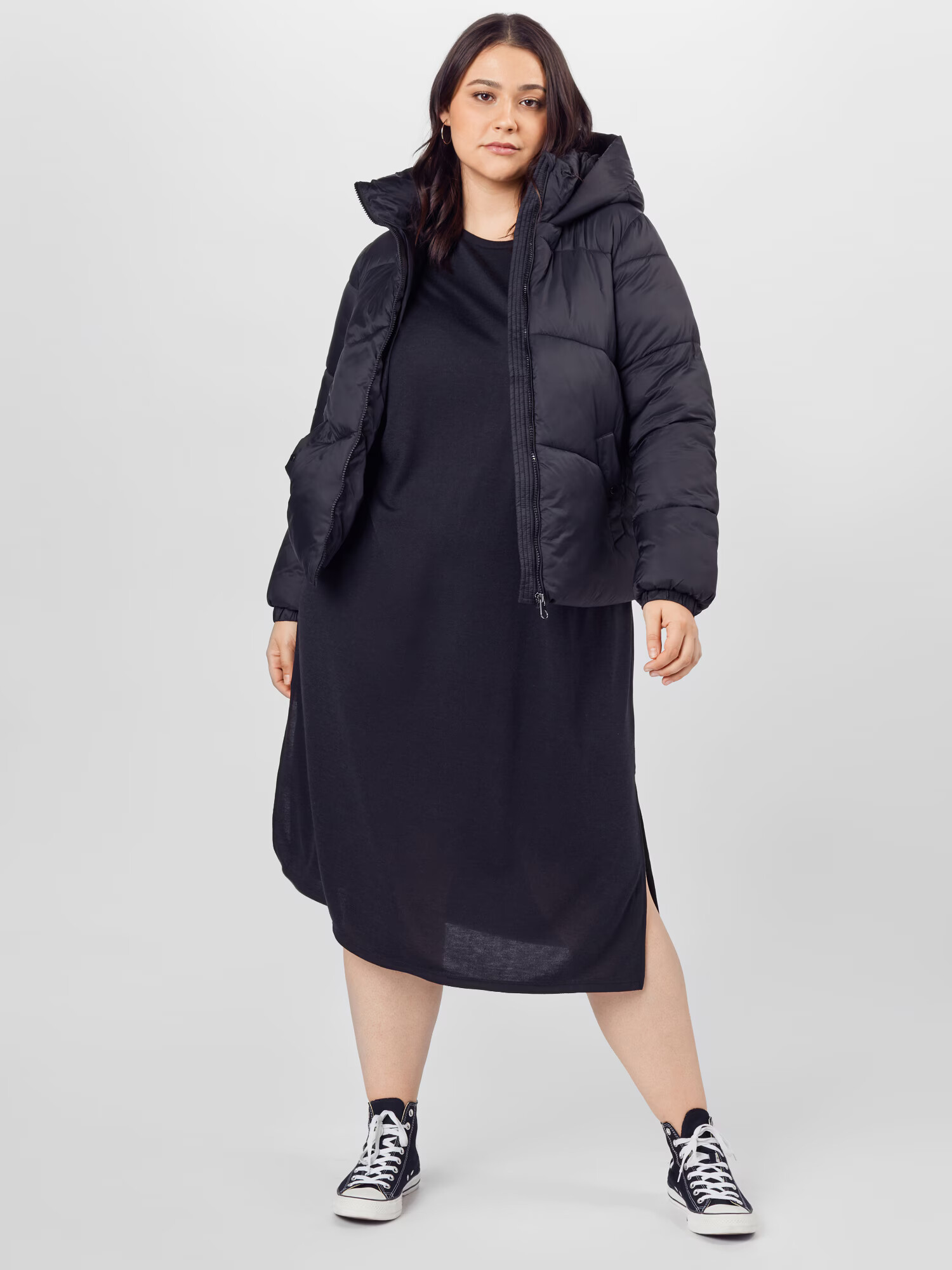 Vero Moda Curve Zimná bunda 'Upsala' námornícka modrá - Pepit.sk