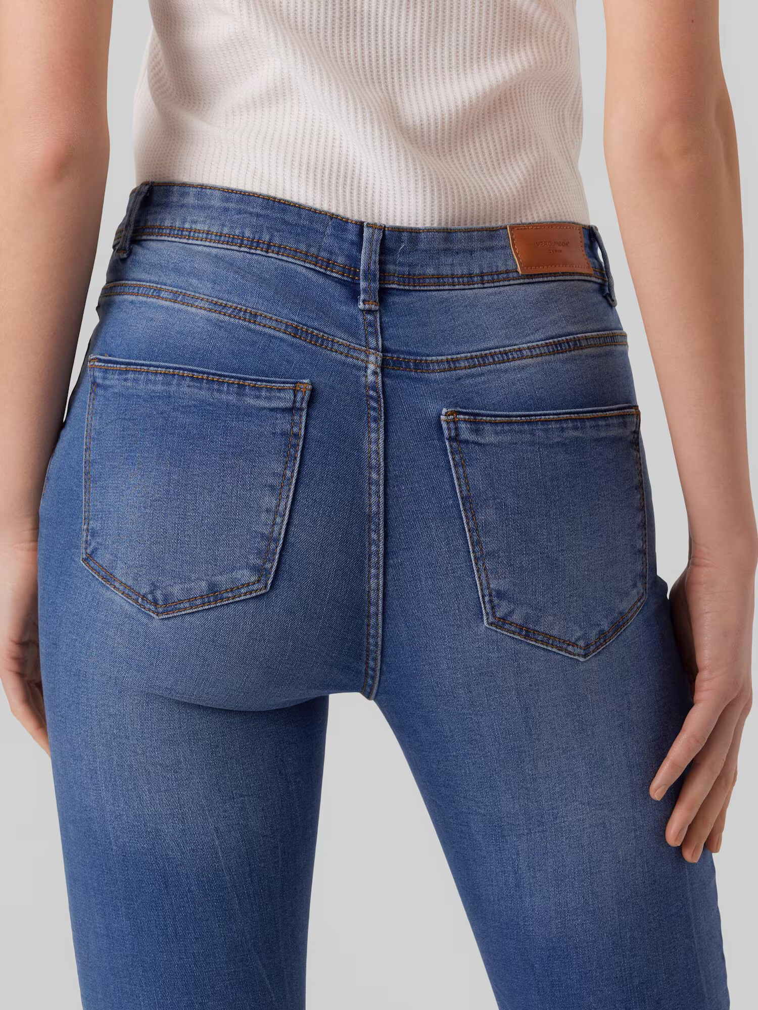 Vero Moda Petite Džínsy 'Tanya' modrá denim - Pepit.sk