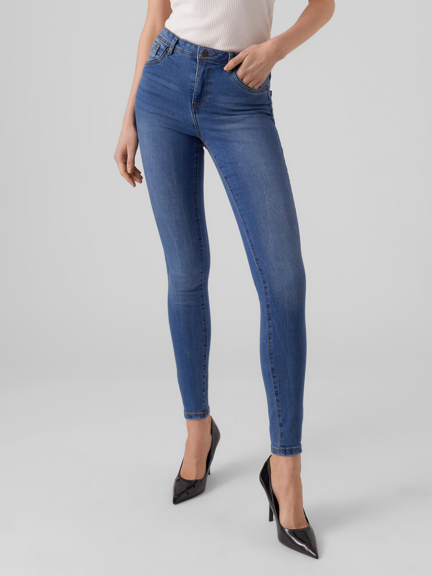 Vero Moda Tall Džínsy 'Tanya' modrá denim - Pepit.sk