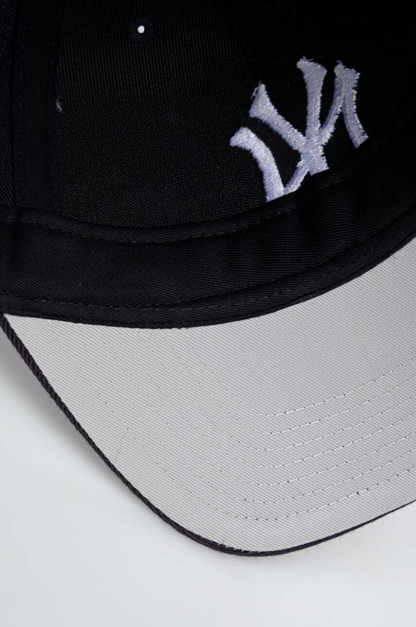 47brand Bavlnená šiltovka MLB New York Yankees tmavomodrá farba s nášivkou - Pepit.sk