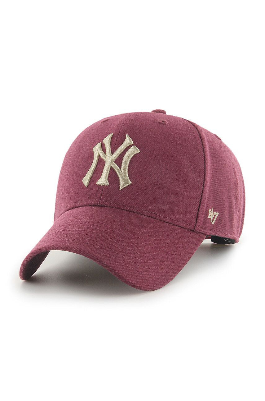 47brand Čiapka MLB New York Yankees fialová farba s nášivkou - Pepit.sk