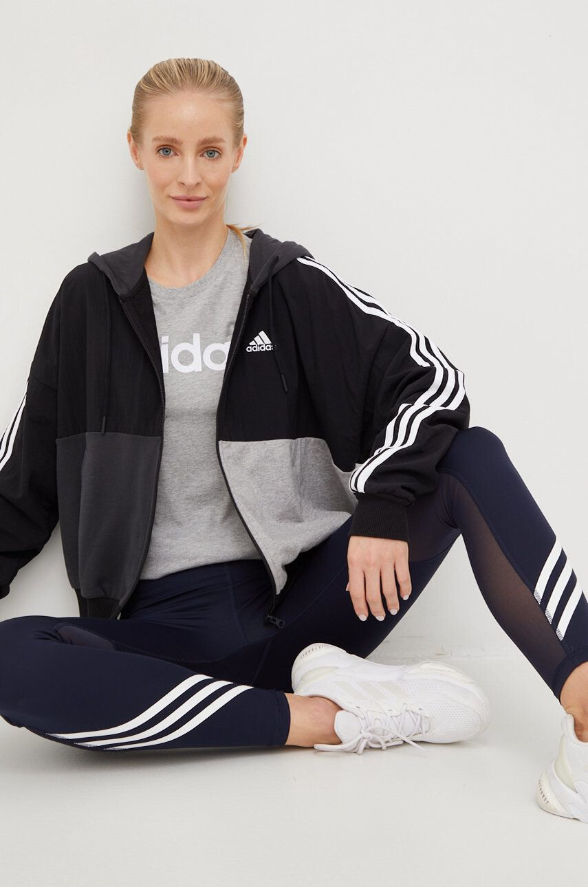 adidas Bavlnená mikina pánska čierna farba s kapucňou s nášivkou - Pepit.sk