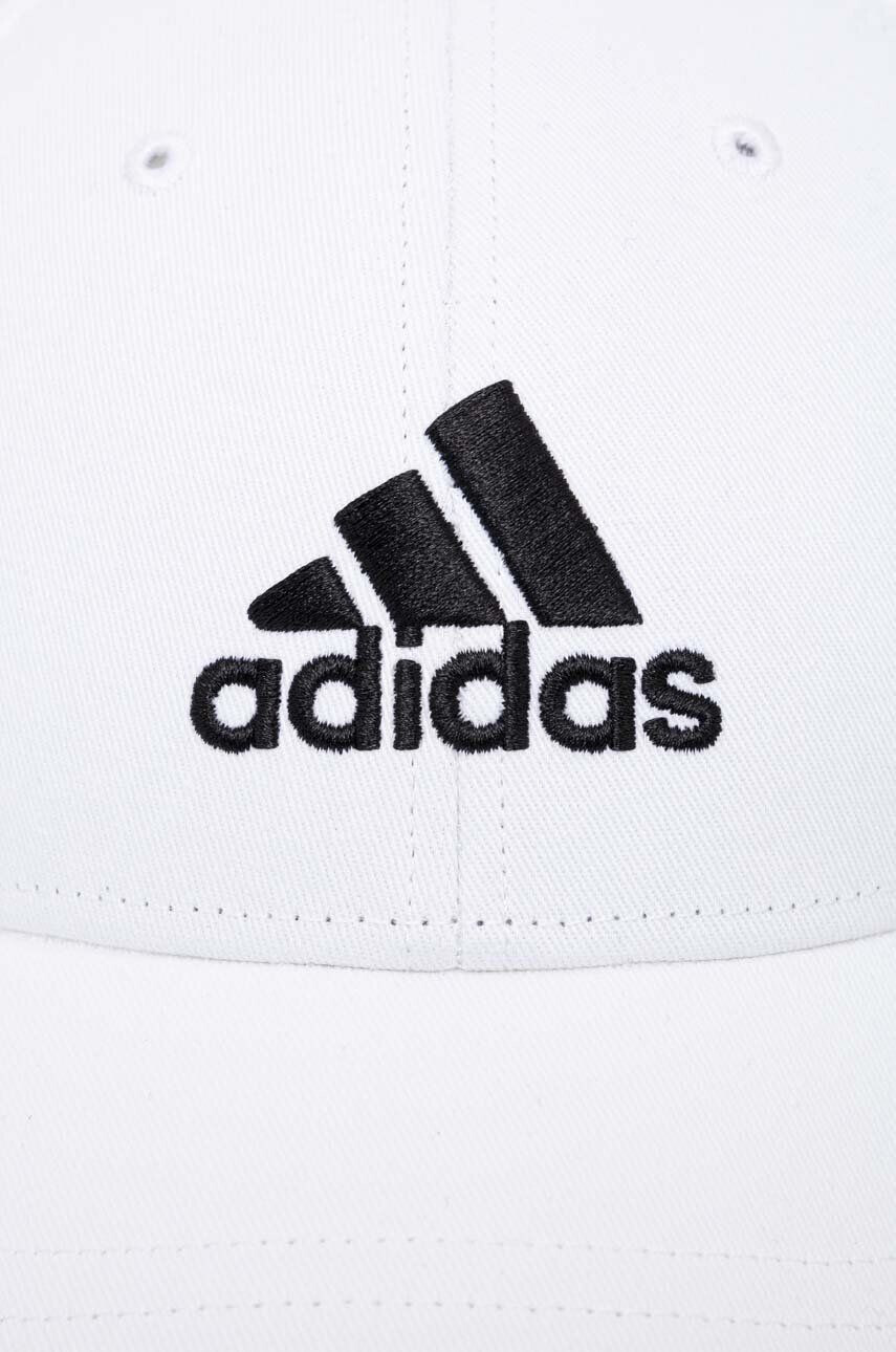 adidas Bavlnená šiltovka biela farba s nášivkou - Pepit.sk