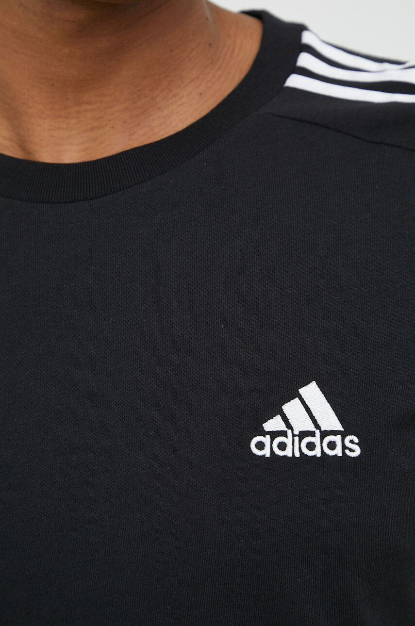 adidas Bavlnené tričko čierna farba s nášivkou - Pepit.sk