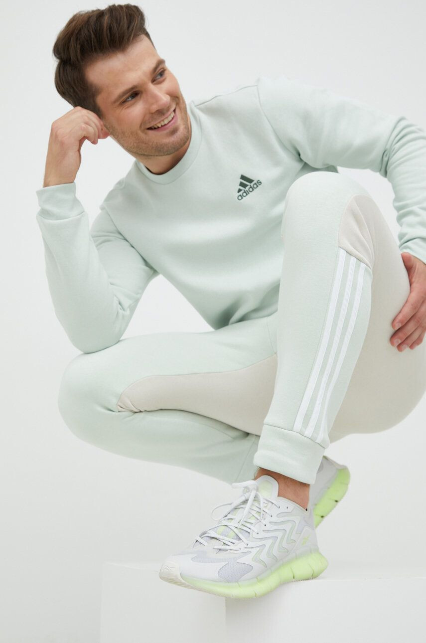 adidas Mikina dámska čierna farba s kapucňou s nášivkou - Pepit.sk