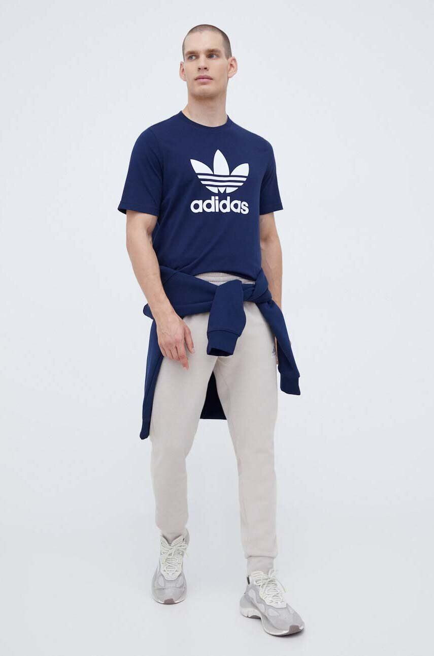 adidas Originals Bavlnené tričko tmavomodrá farba s potlačou - Pepit.sk