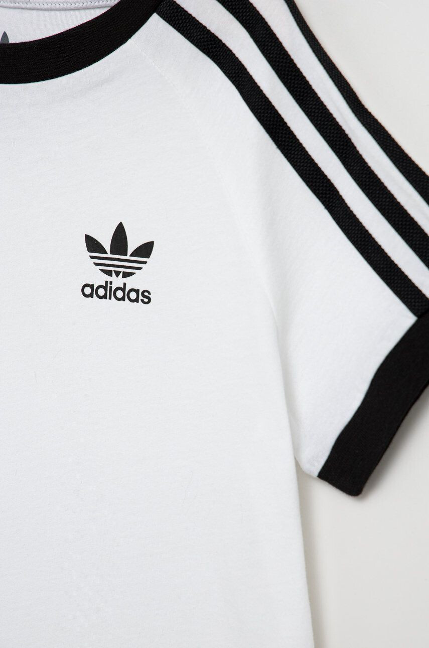 adidas Originals Detské bavlnené tričko biela farba s nášivkou - Pepit.sk