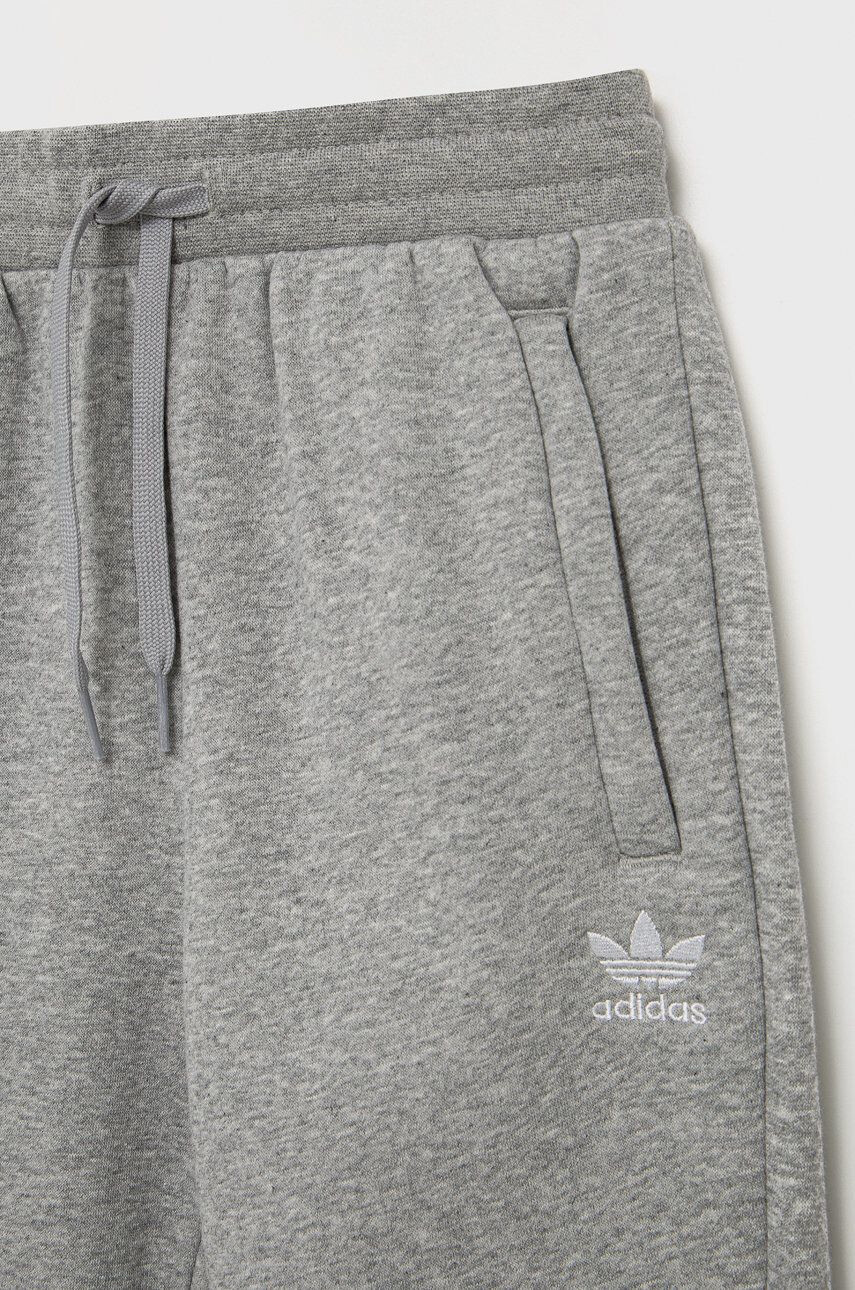 adidas Originals Detská tepláková súprava HC9513 šedá farba - Pepit.sk