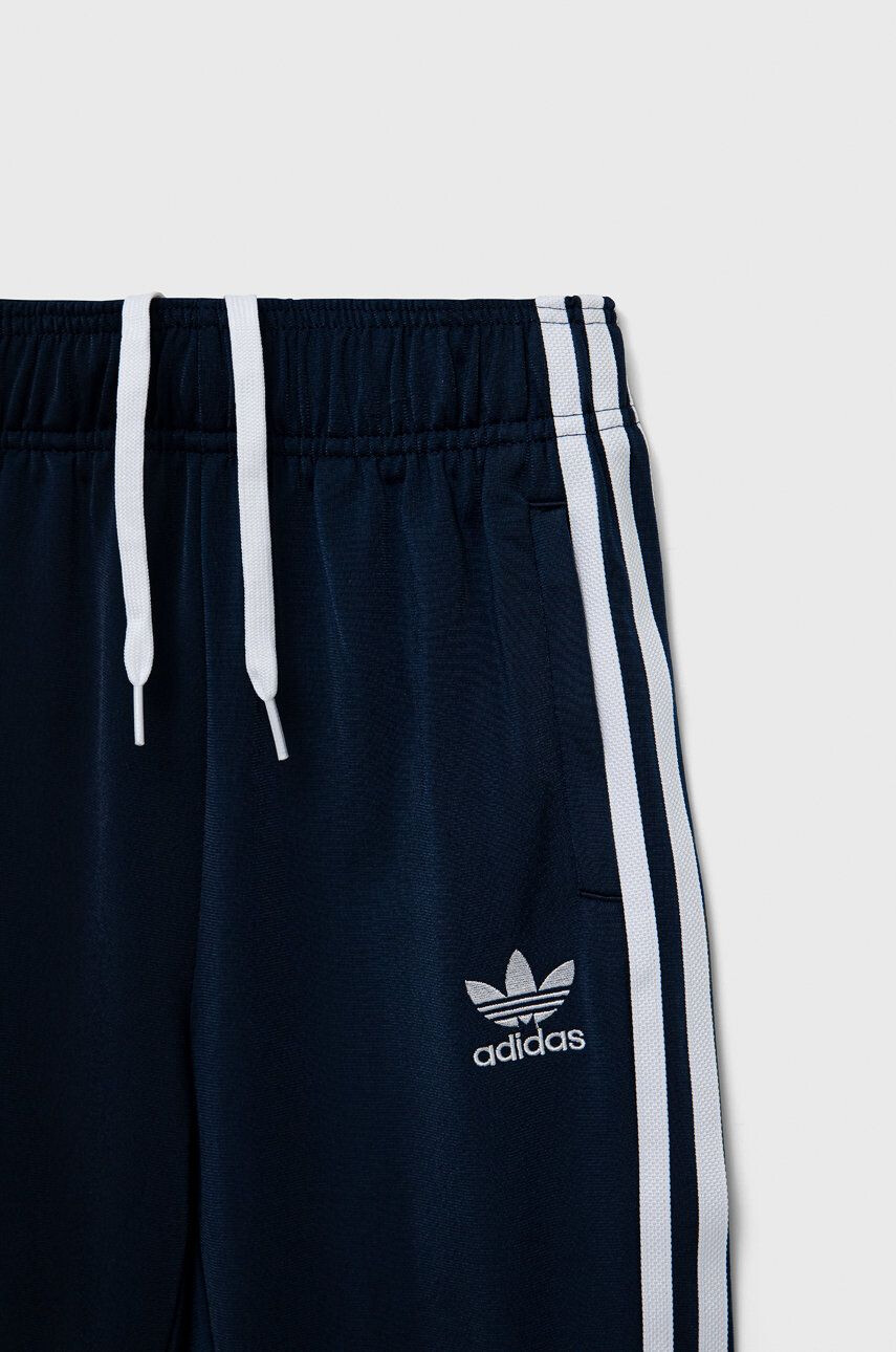 adidas Originals Detské tepláky tmavomodrá farba s nášivkou - Pepit.sk