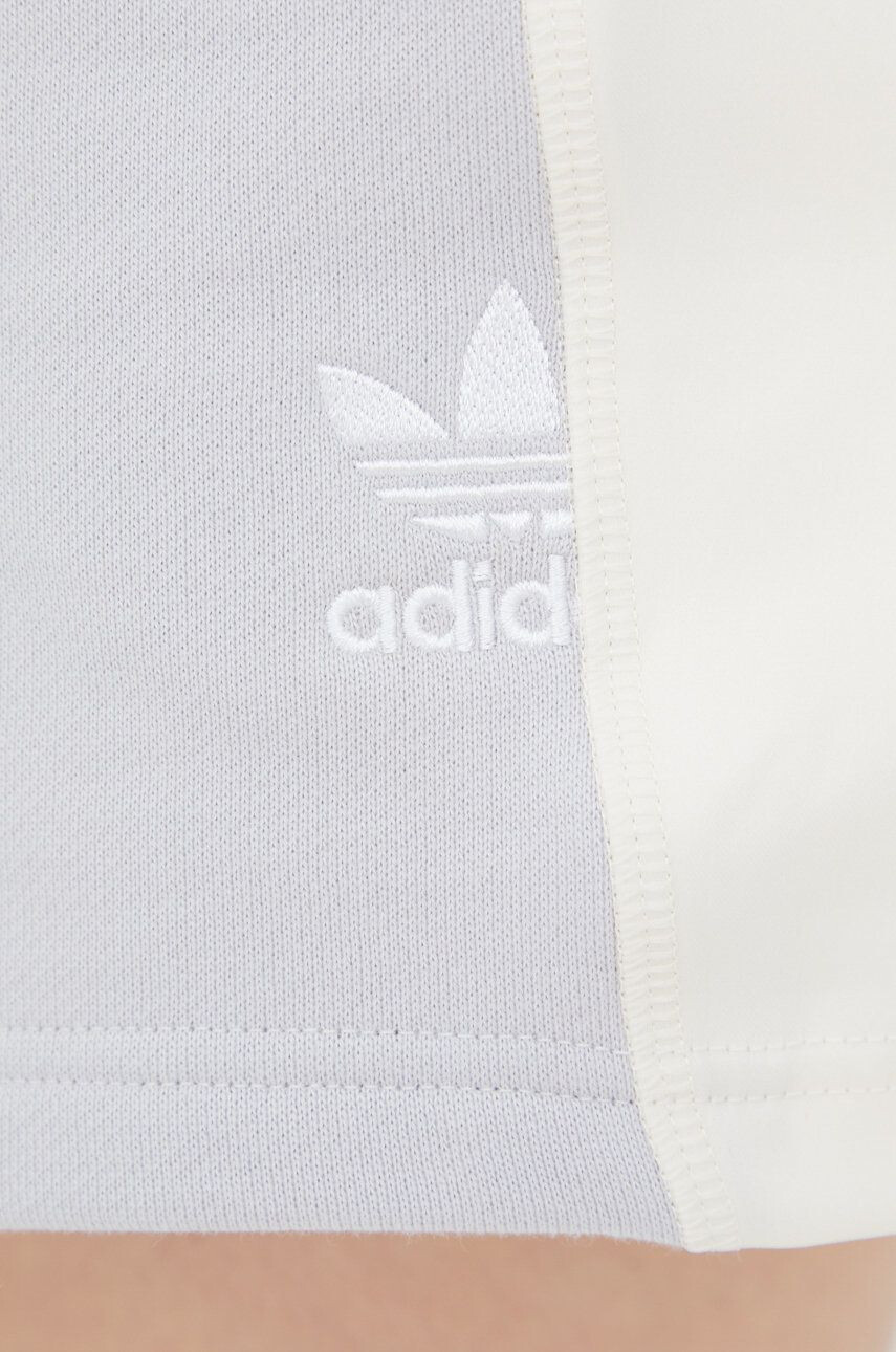 adidas Originals Šortky Adicolor HC7038-WONWHI dámske šedá farba vzorované vysoký pás - Pepit.sk