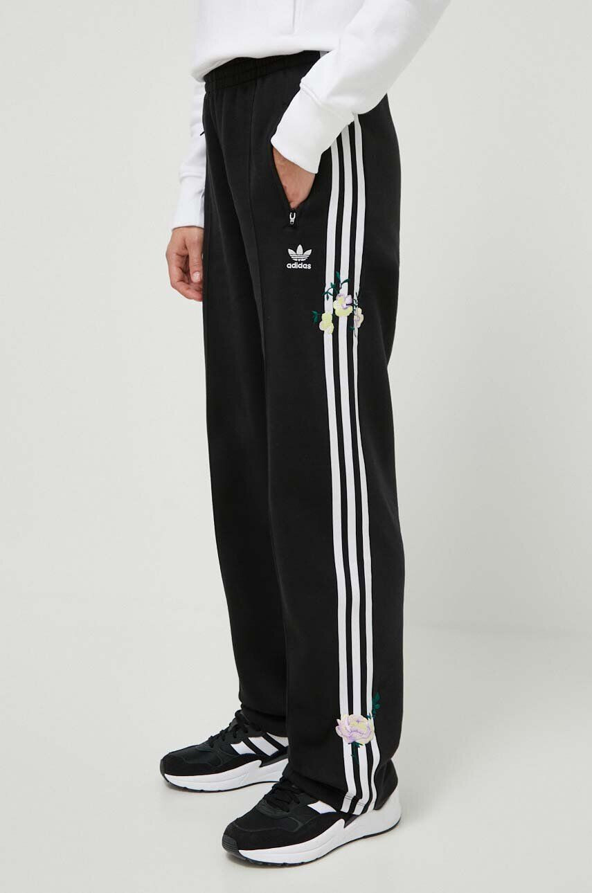 adidas Originals Tepláky čierna farba s nášivkou - Pepit.sk