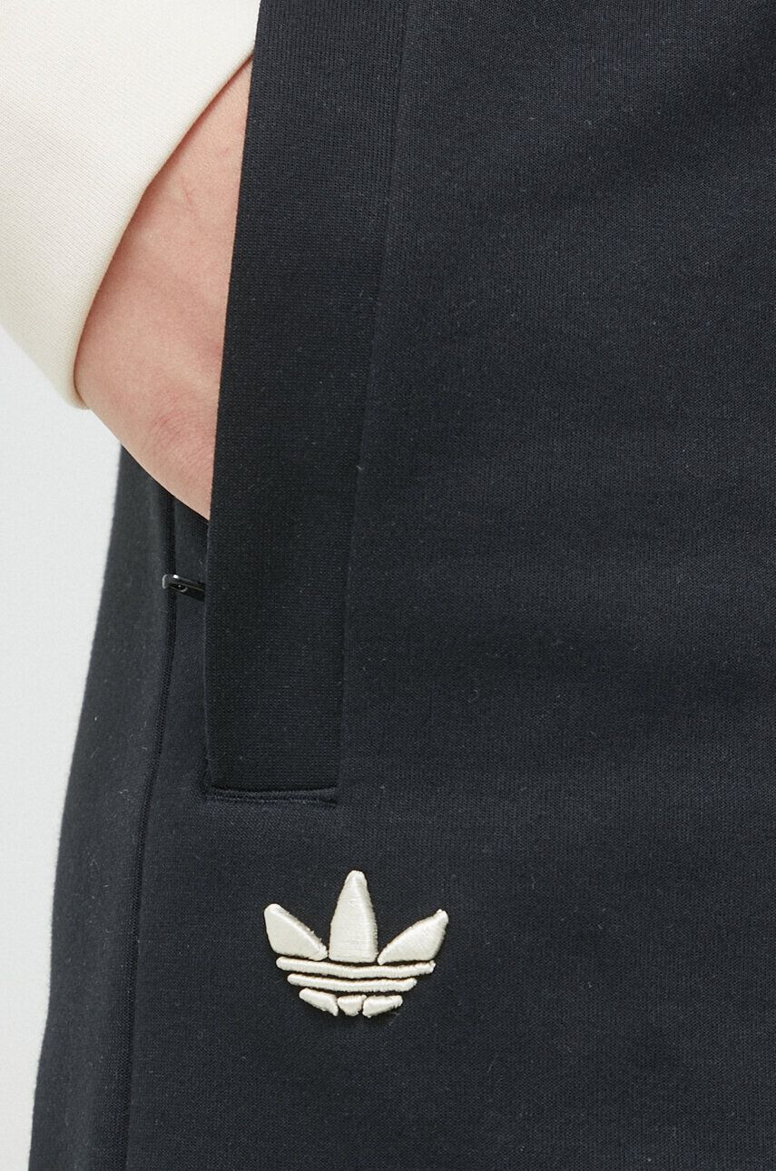 adidas Originals Tepláky čierna farba s nášivkou - Pepit.sk