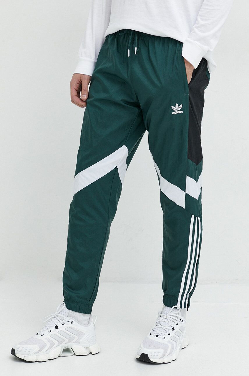 adidas Originals Tepláky zelená farba s nášivkou - Pepit.sk