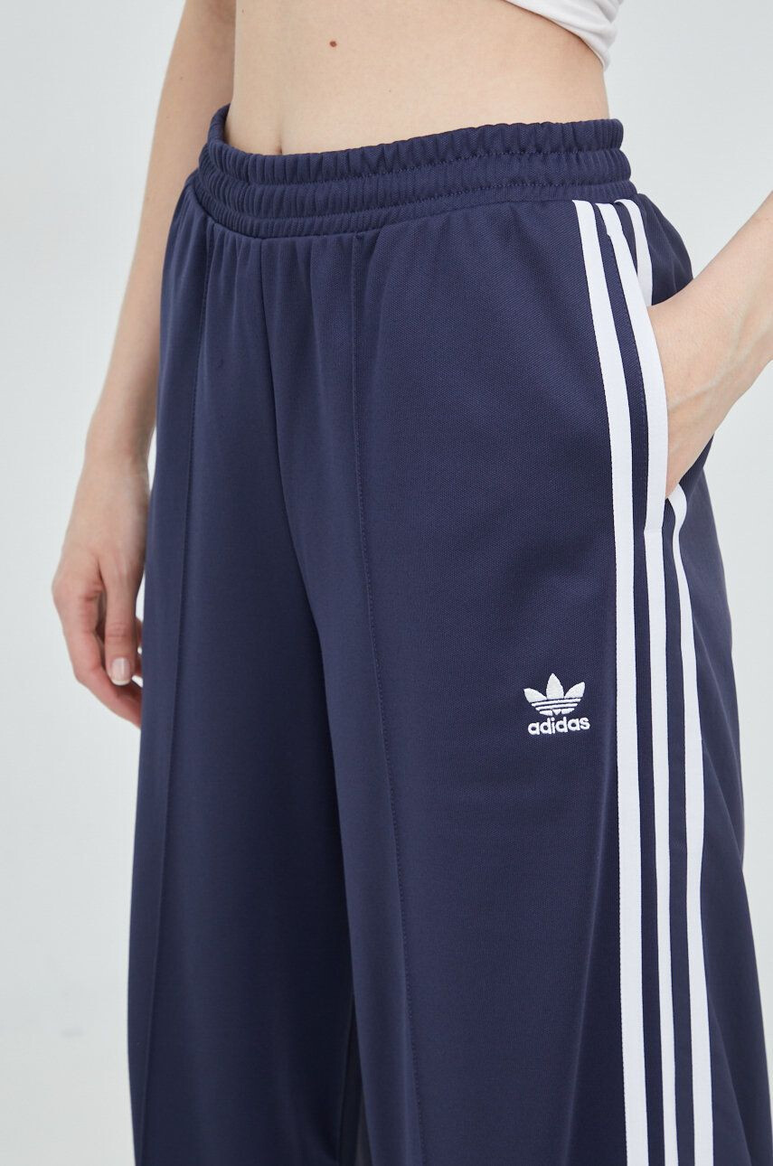 adidas Originals Tepláky Adicolor HC4549 dámske tmavomodrá farba s nášivkou - Pepit.sk